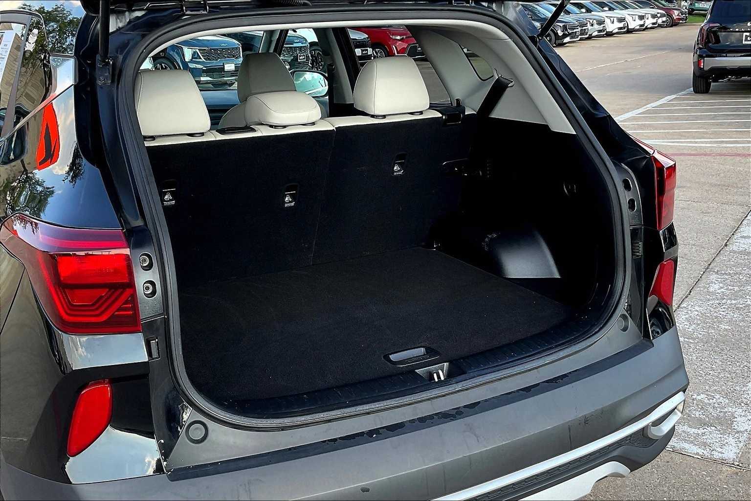 Thumbnail: 2022 Kia Seltos - 17