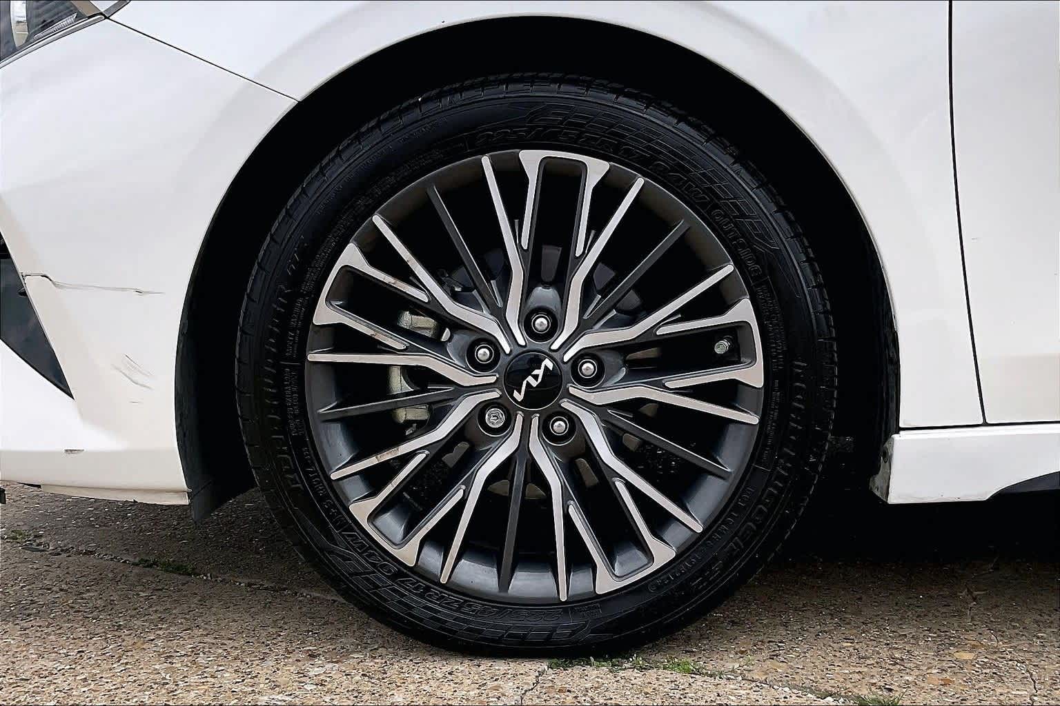 Thumbnail: 2023 Kia Forte - 8