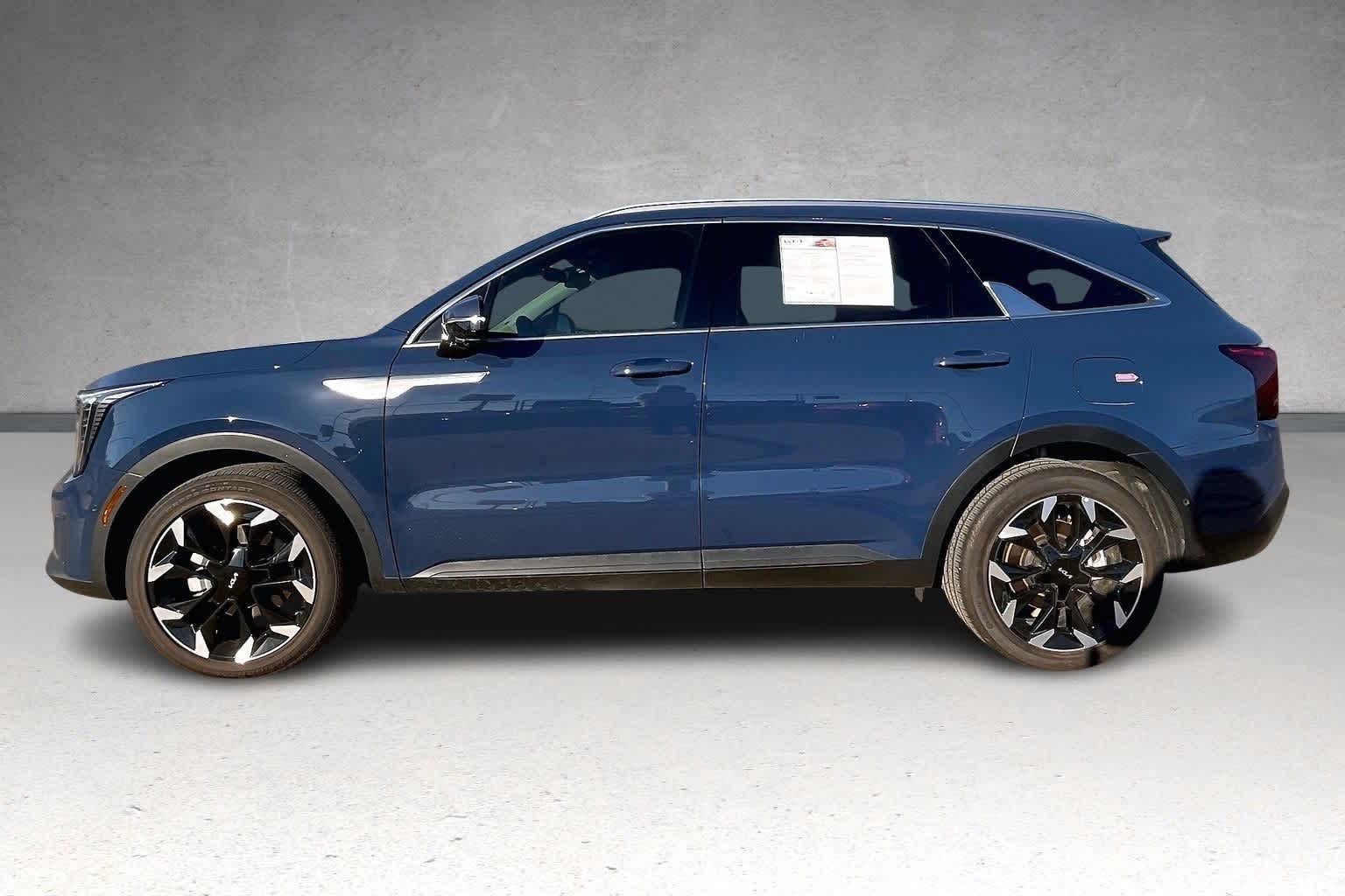 Thumbnail: 2024 Kia Sorento - 3