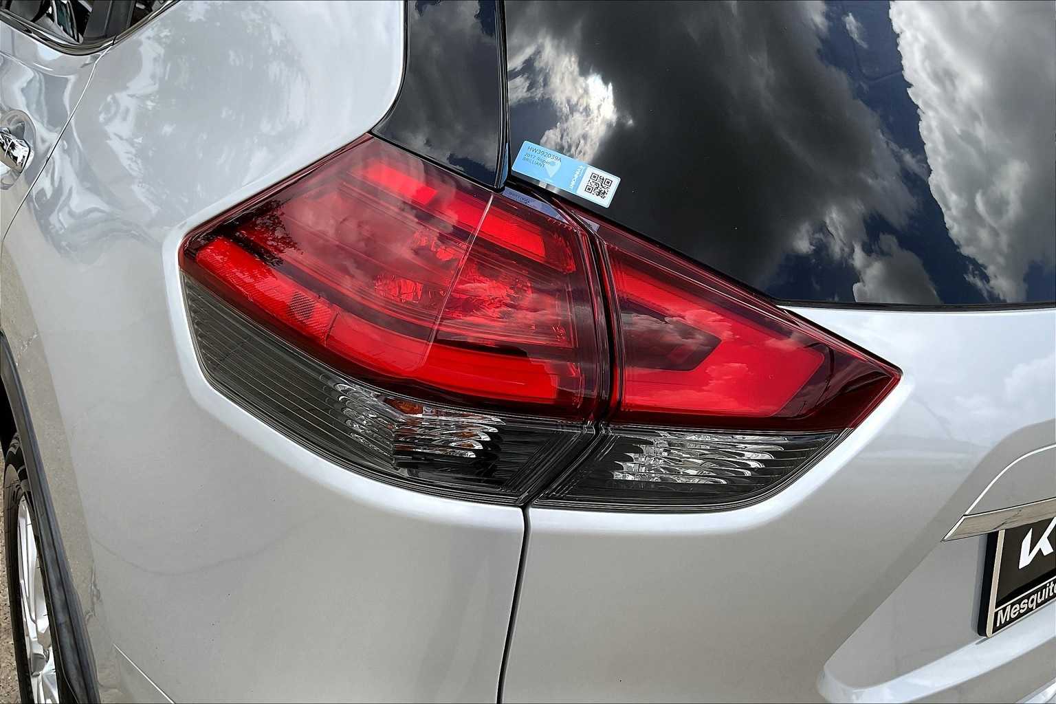 Thumbnail: 2017 Nissan Rogue - 31