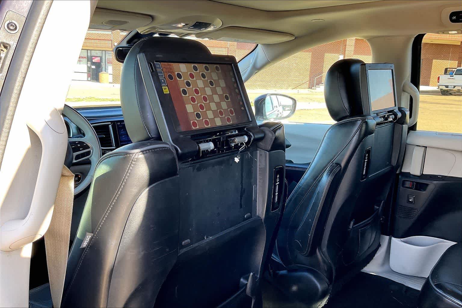 Thumbnail: 2017 Chrysler Pacifica - 12