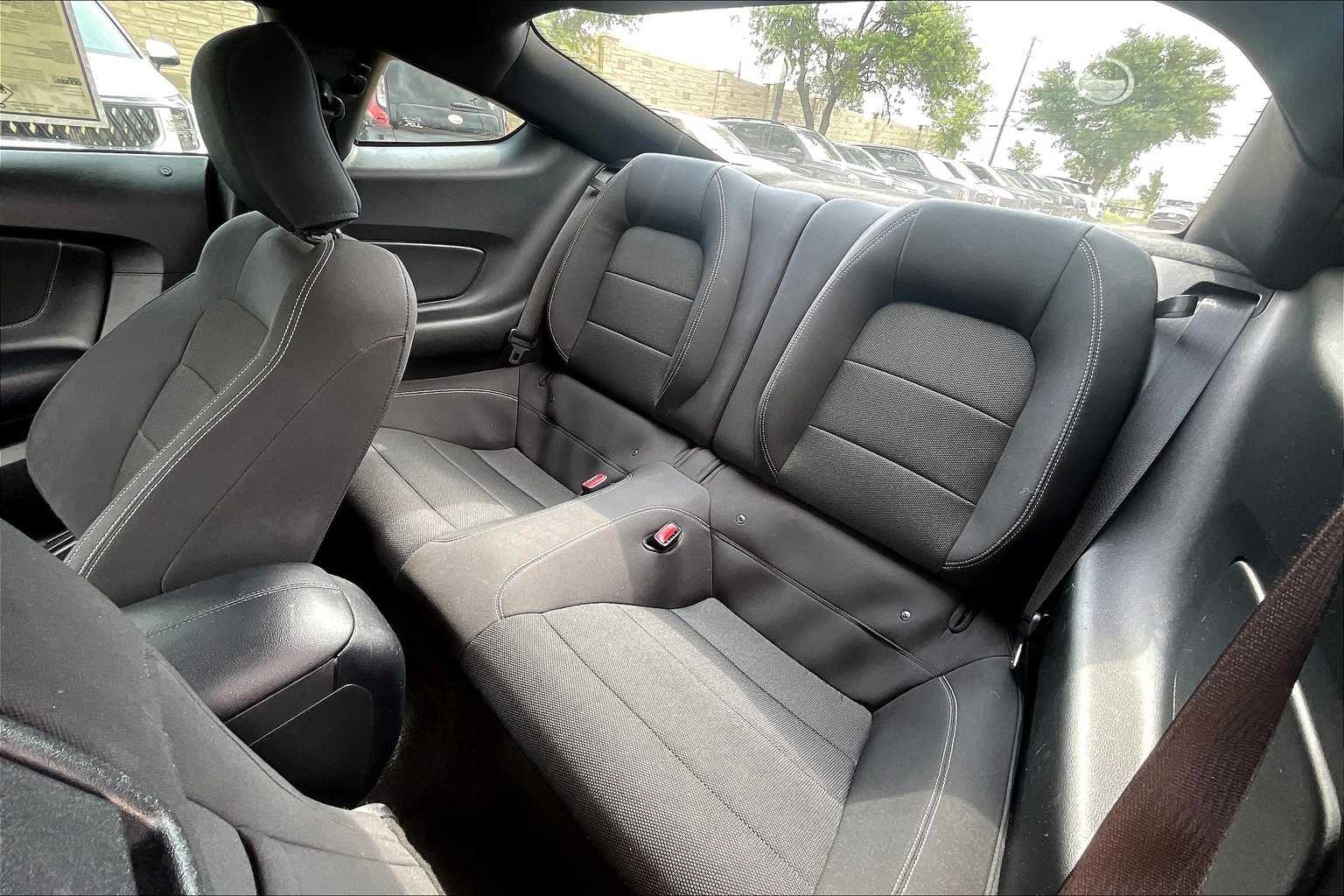 2015 Ford Mustang V6 26
