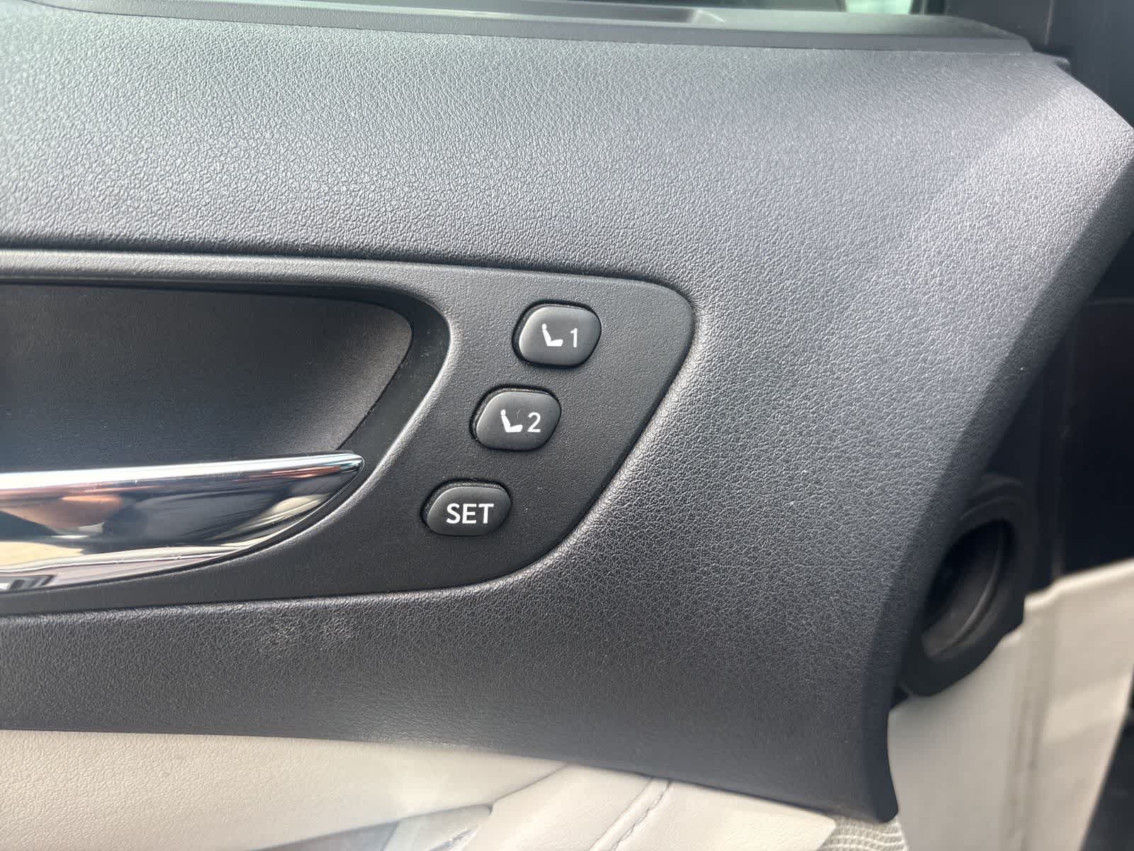 Thumbnail: 2011 Lexus ES - 3