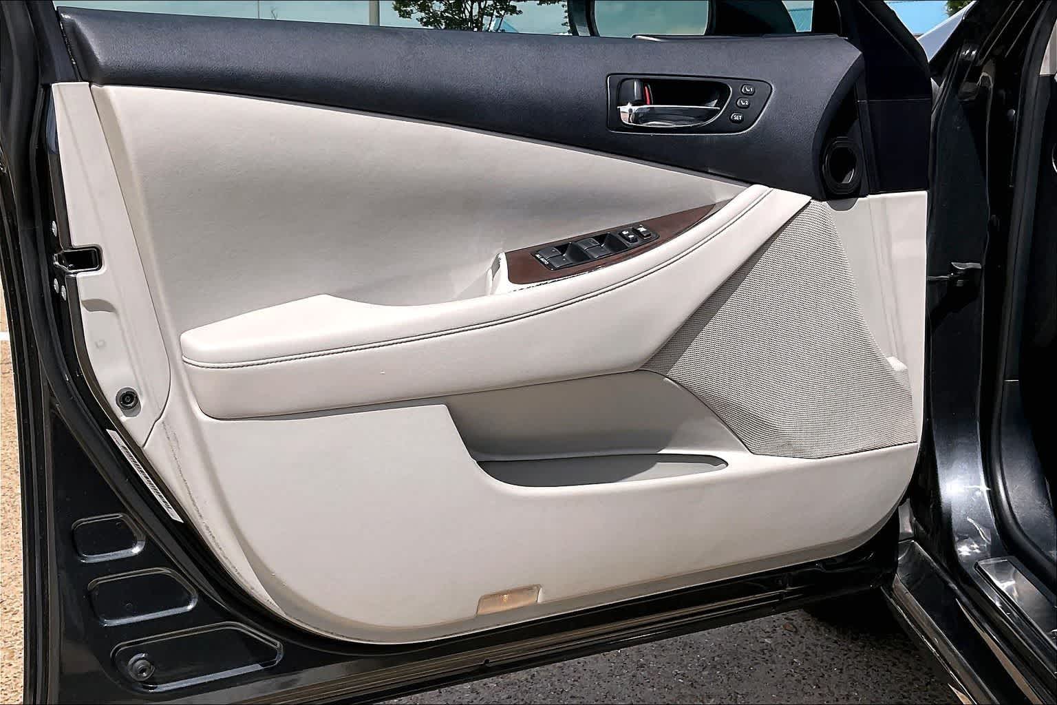 Thumbnail: 2011 Lexus ES - 25