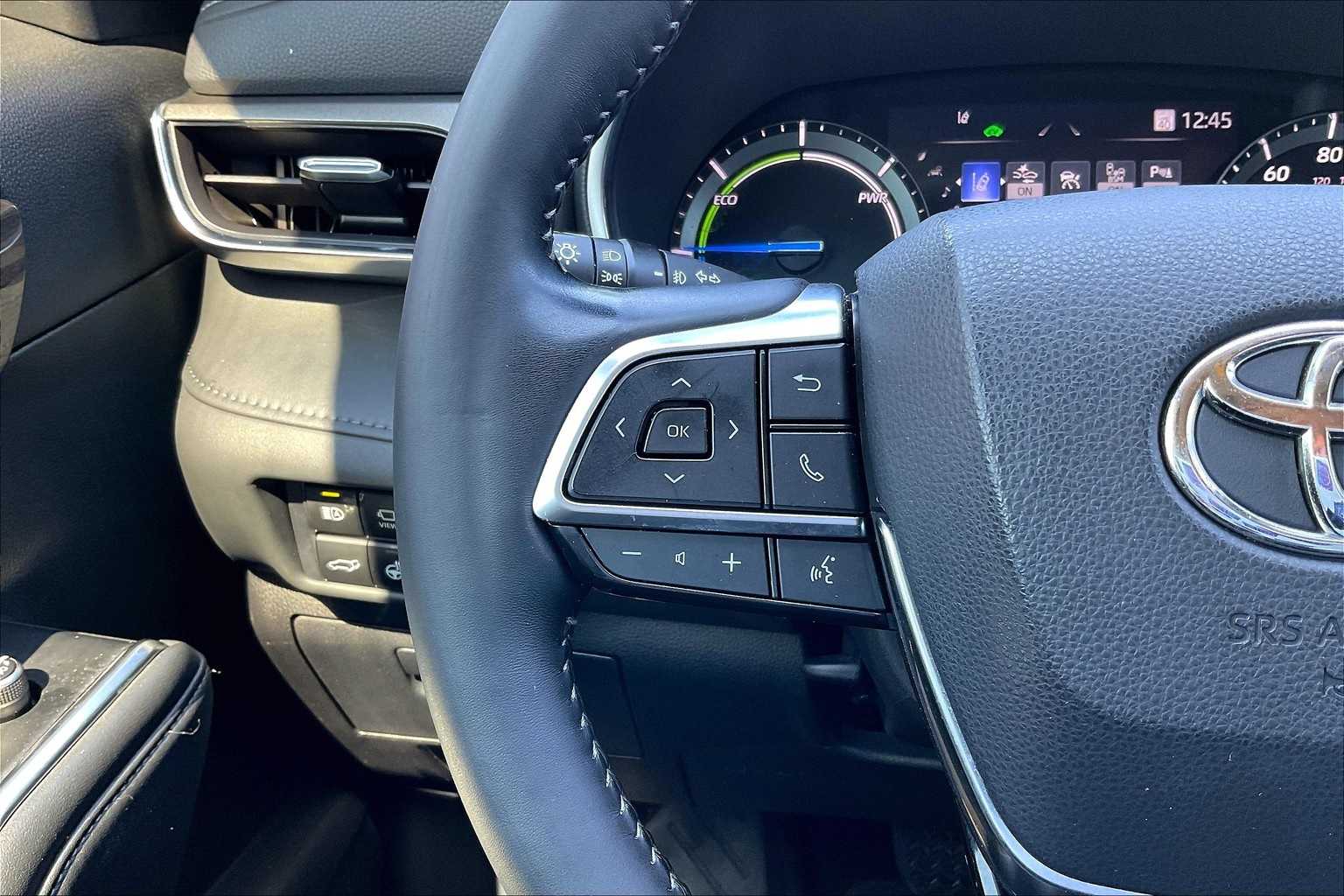 Thumbnail: 2021 Toyota Highlander - 24