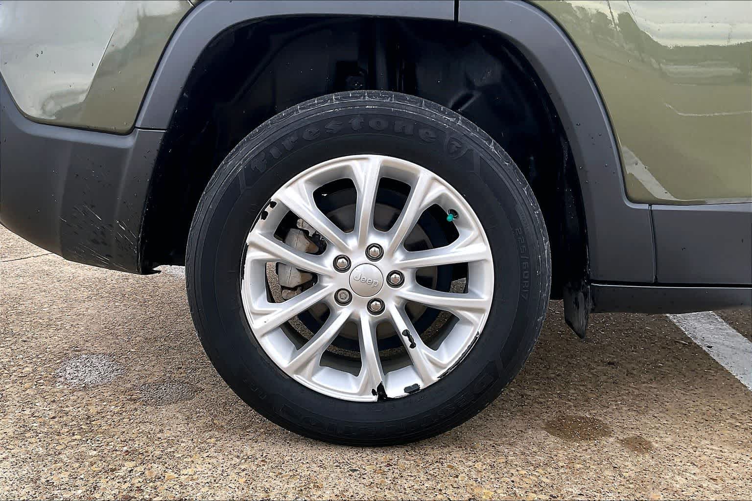 Thumbnail: 2021 Jeep Cherokee - 8