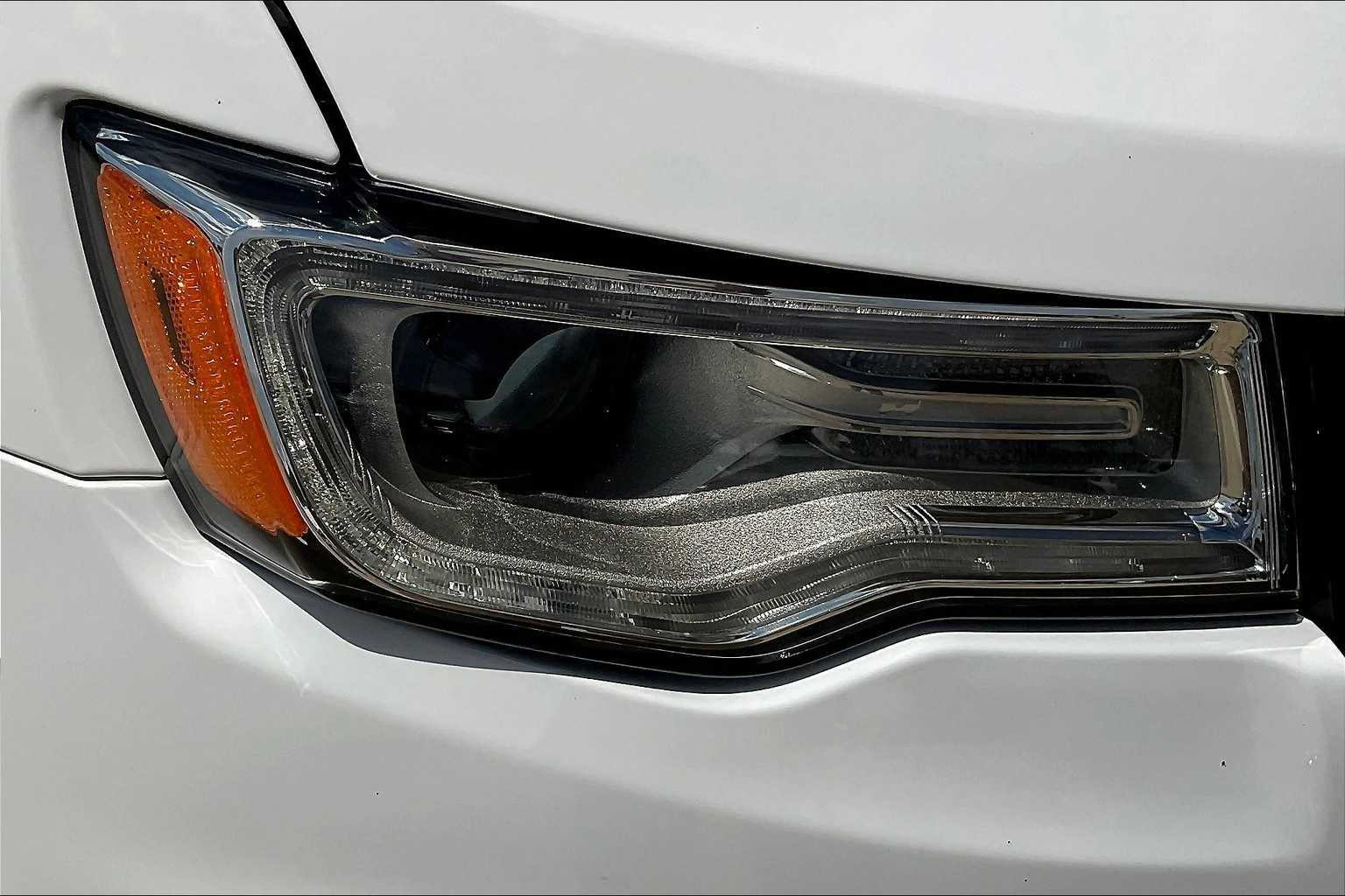 Thumbnail: 2021 Jeep Grand Cherokee - 31