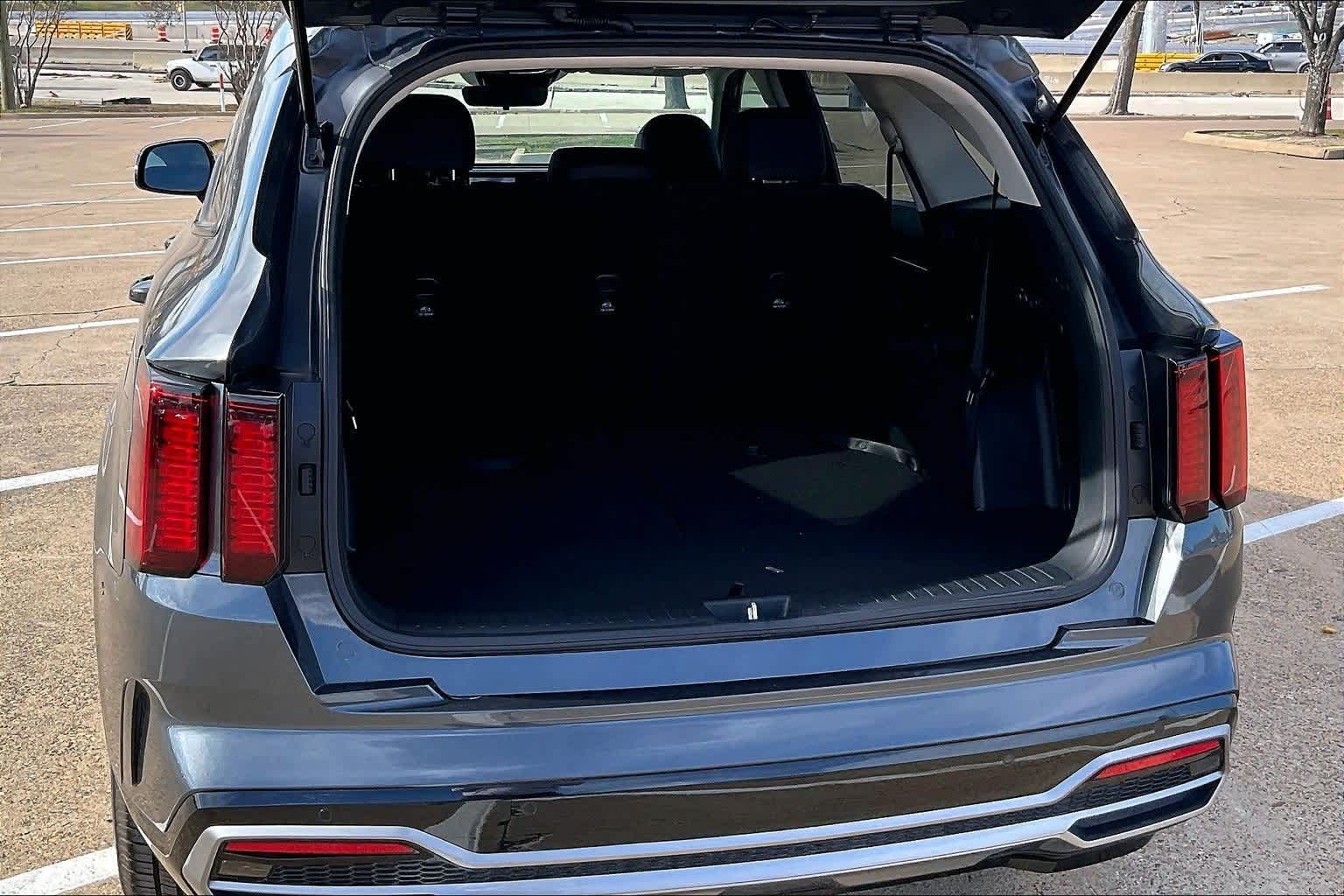 Thumbnail: 2023 Kia Sorento - 17