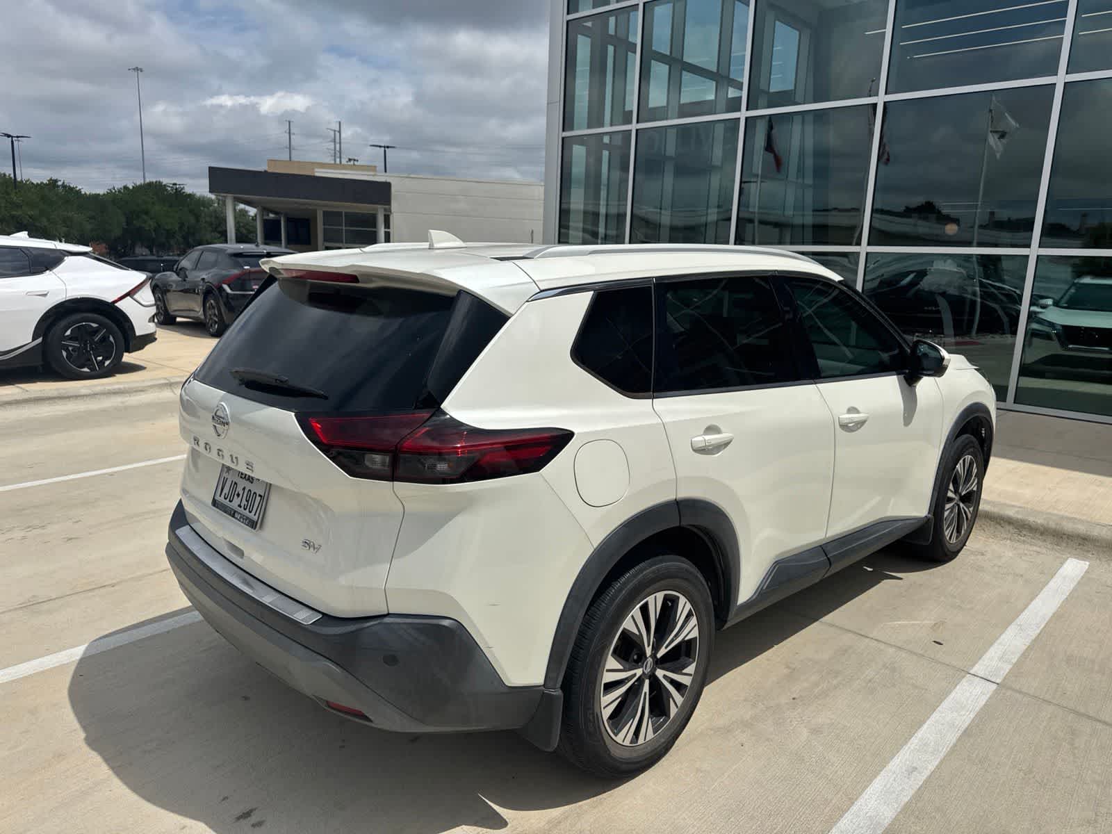 Thumbnail: 2021 Nissan Rogue - 4