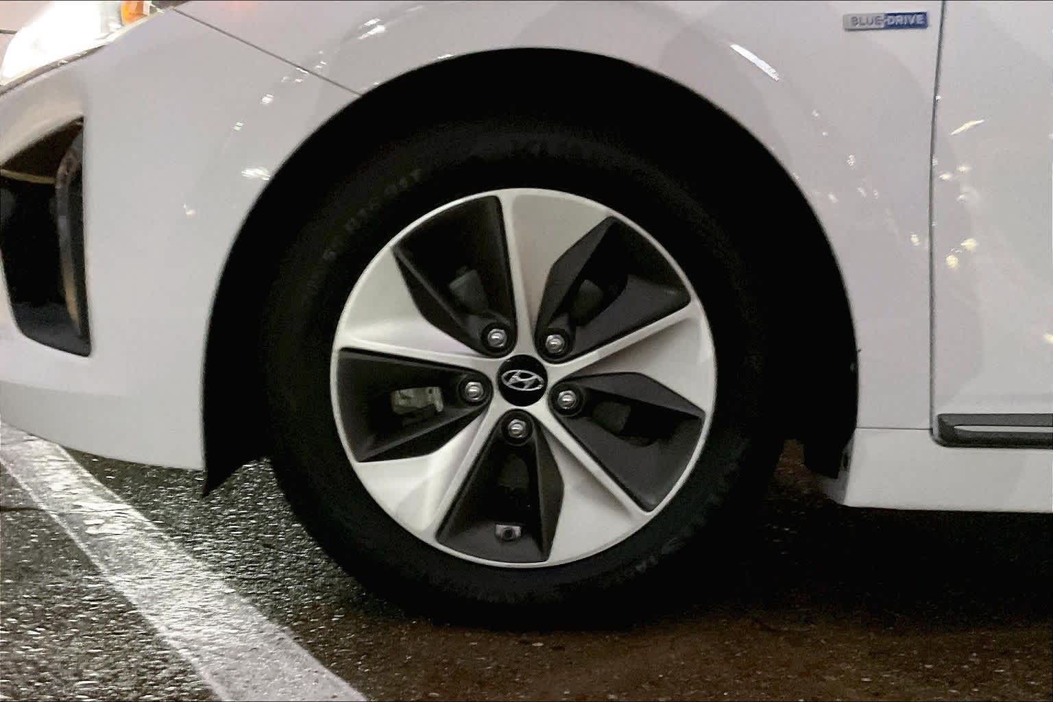 Thumbnail: 2019 Hyundai Ioniq - 8