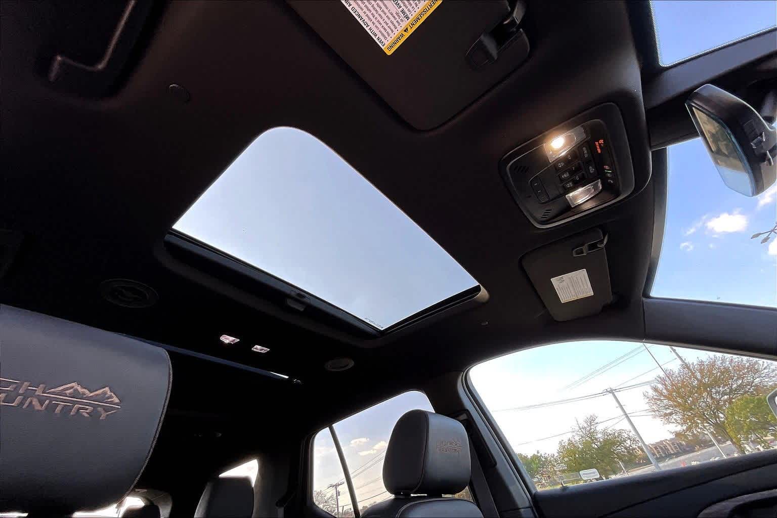 Thumbnail: 2023 Chevrolet Traverse - 30