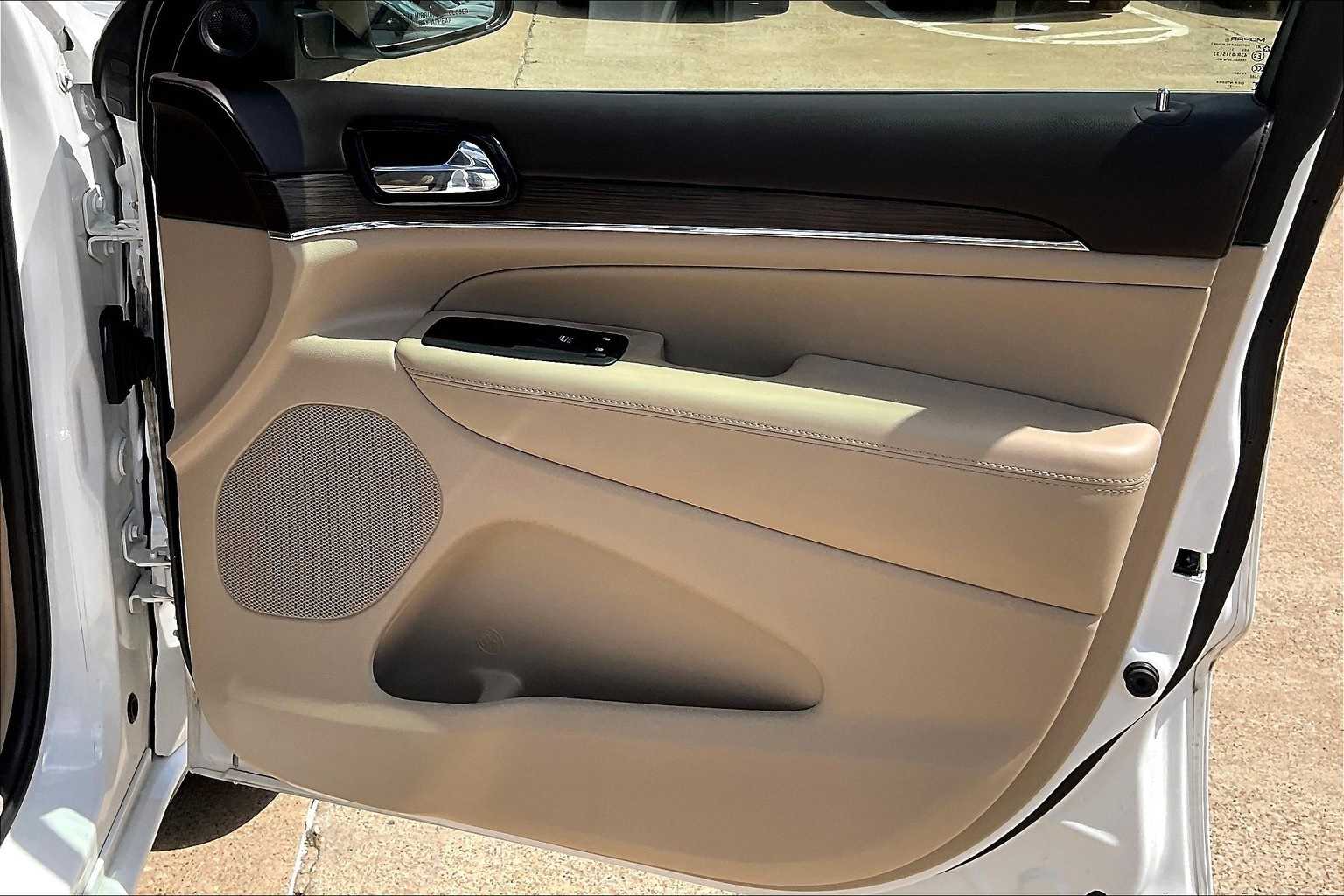 Thumbnail: 2021 Jeep Grand Cherokee - 28