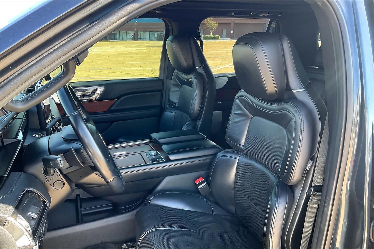 Thumbnail: 2021 Lincoln Navigator - 10