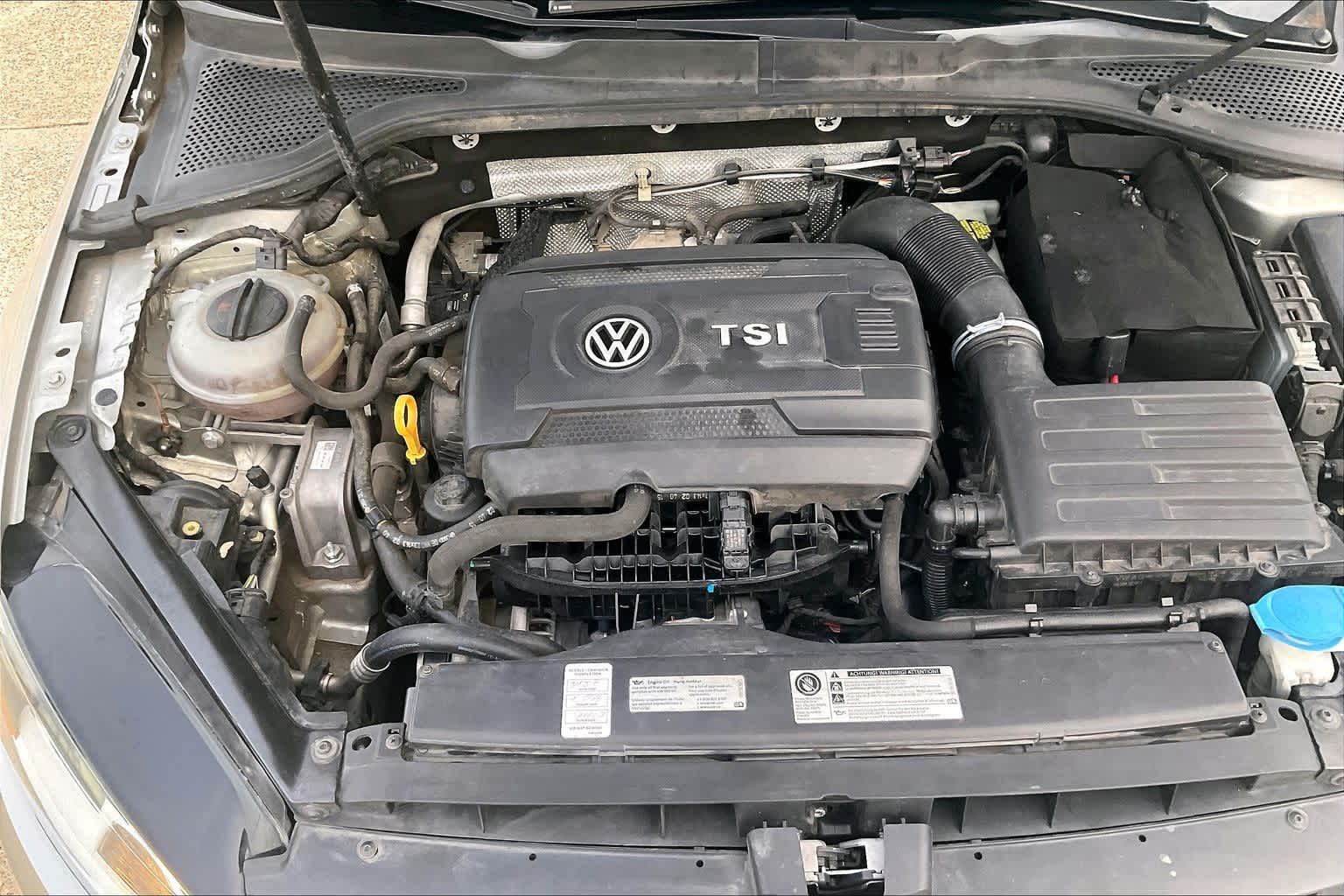 Thumbnail: 2016 Volkswagen Golf - 9