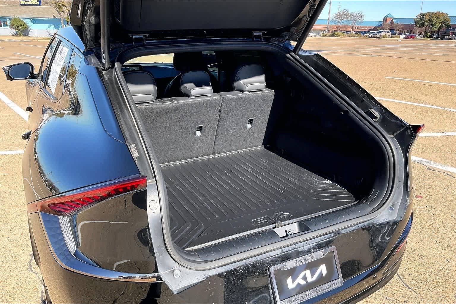 Thumbnail: 2023 Kia EV6 - 18