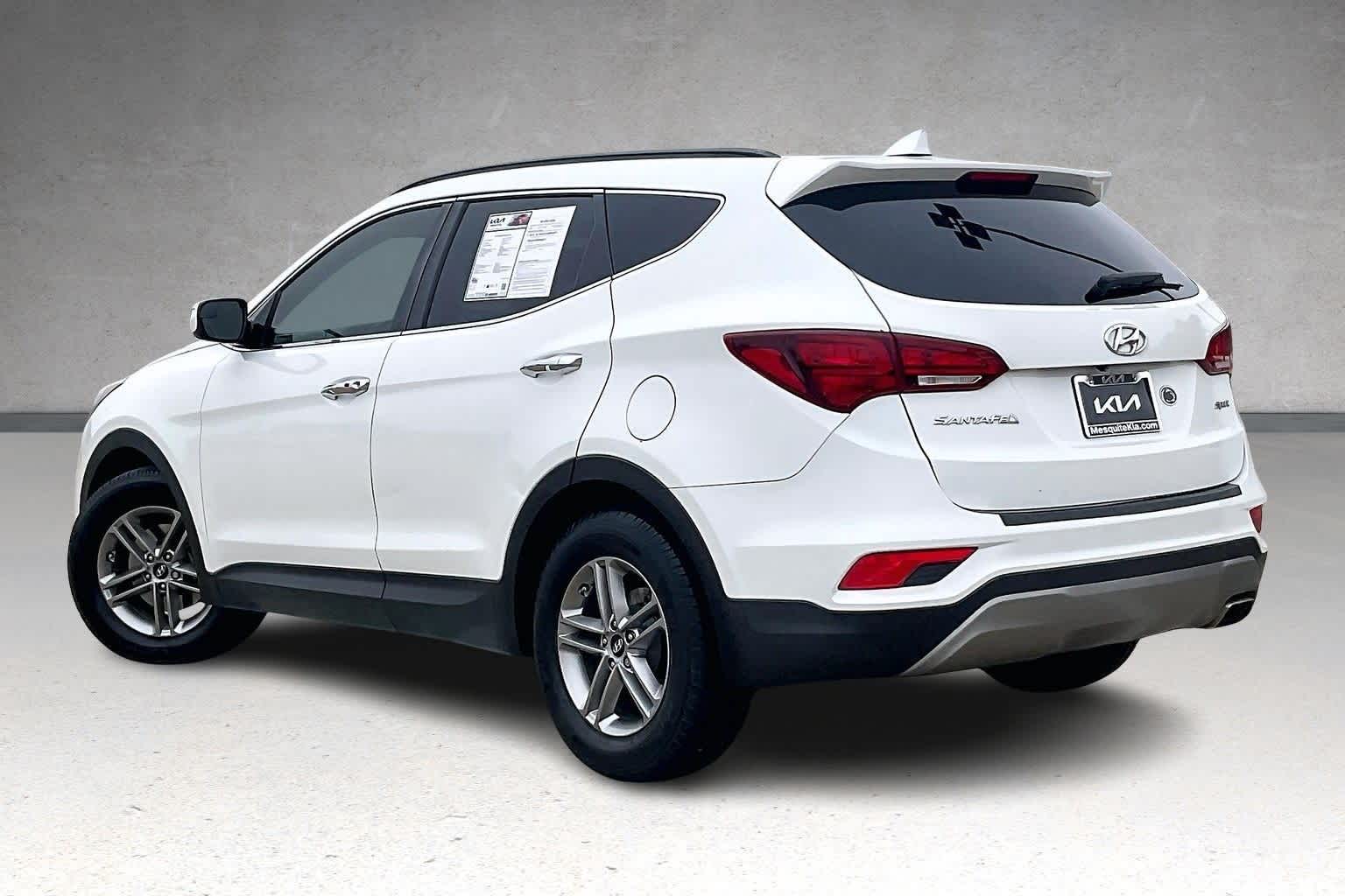 Thumbnail: 2017 Hyundai Santa Fe - 4