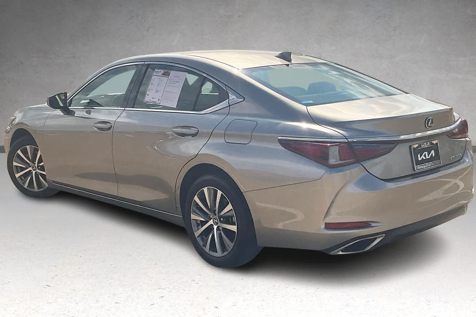 Thumbnail: 2020 Lexus ES - 4