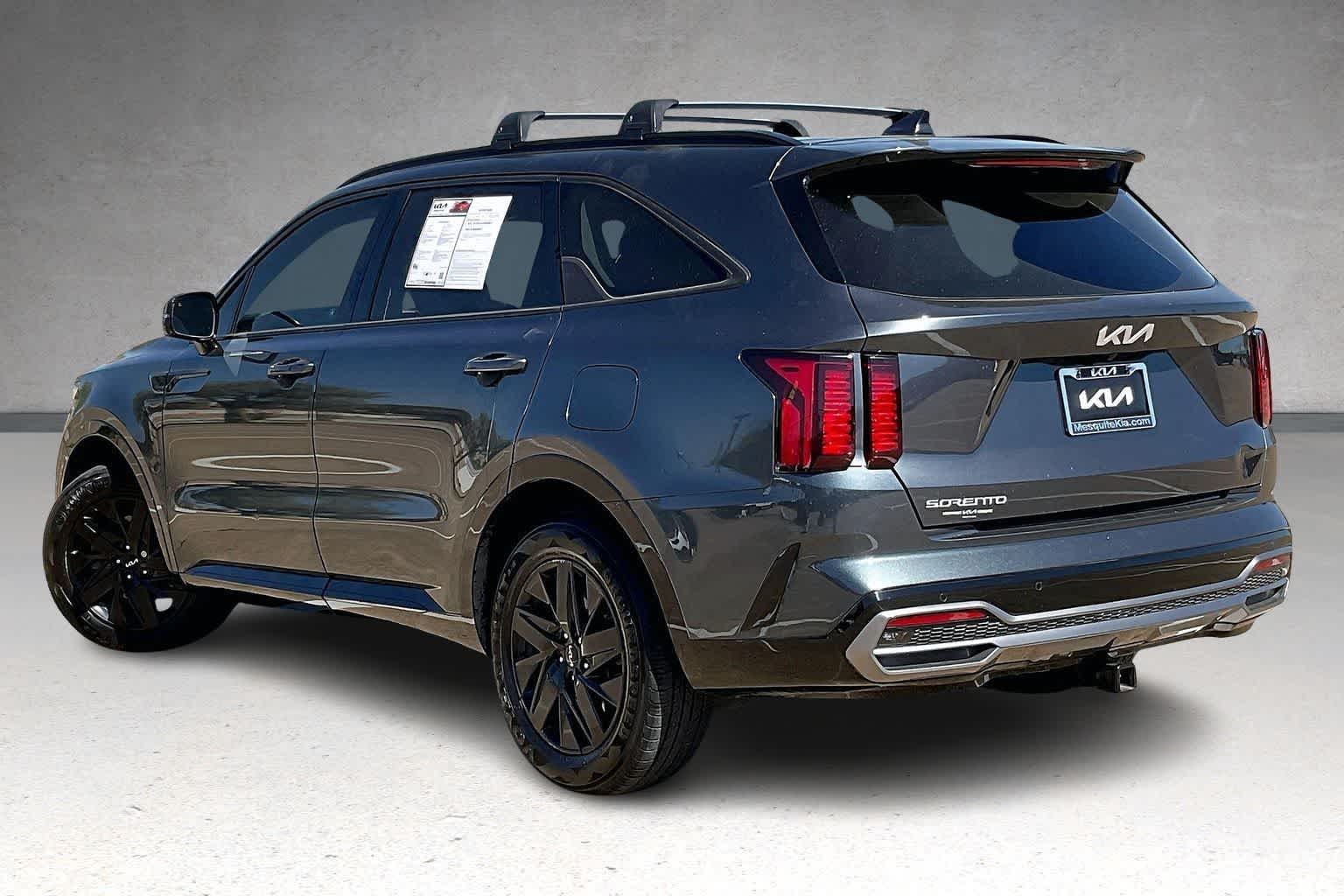 Thumbnail: 2023 Kia Sorento - 4
