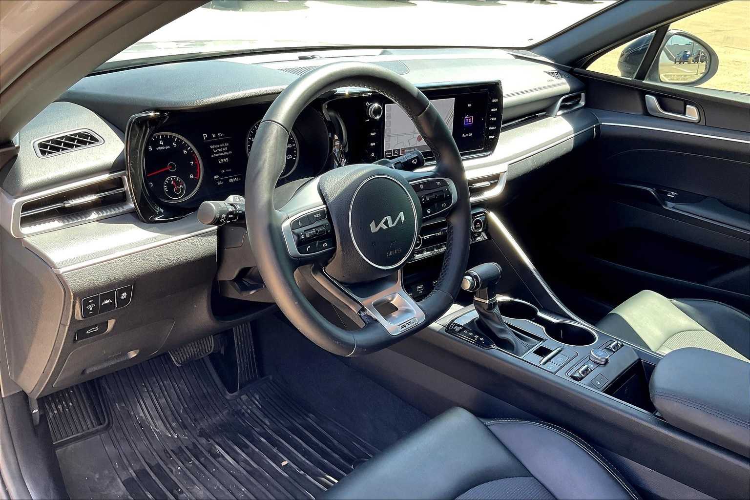 2024 Kia K5 GT-Line photo 2