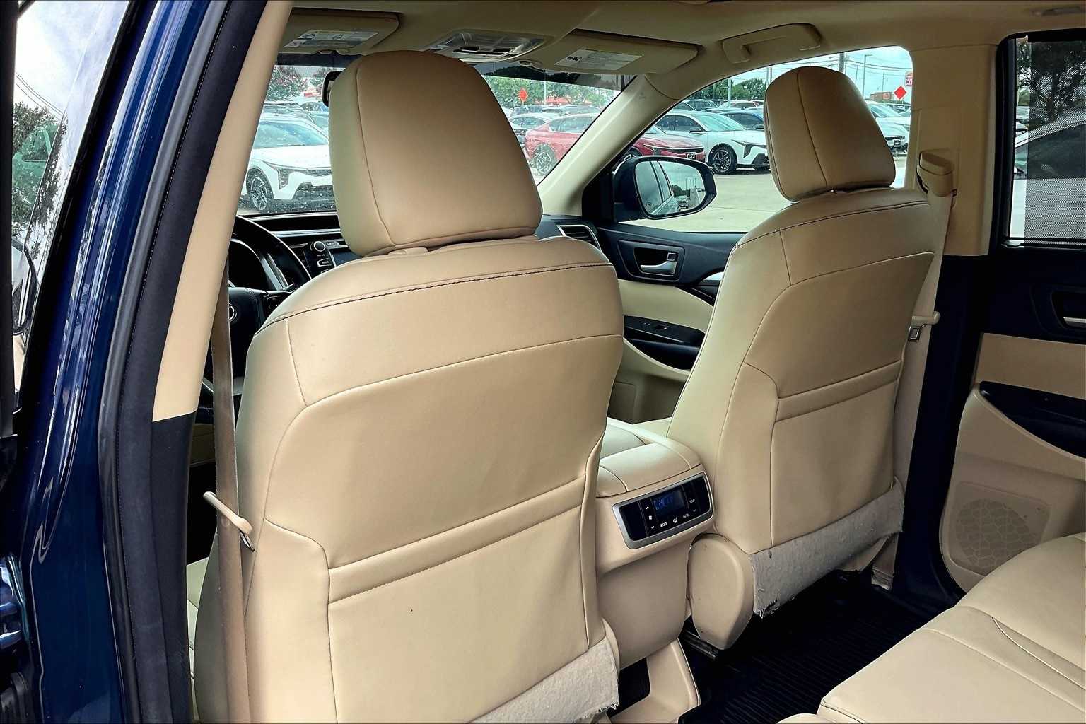 Thumbnail: 2016 Toyota Highlander - 12