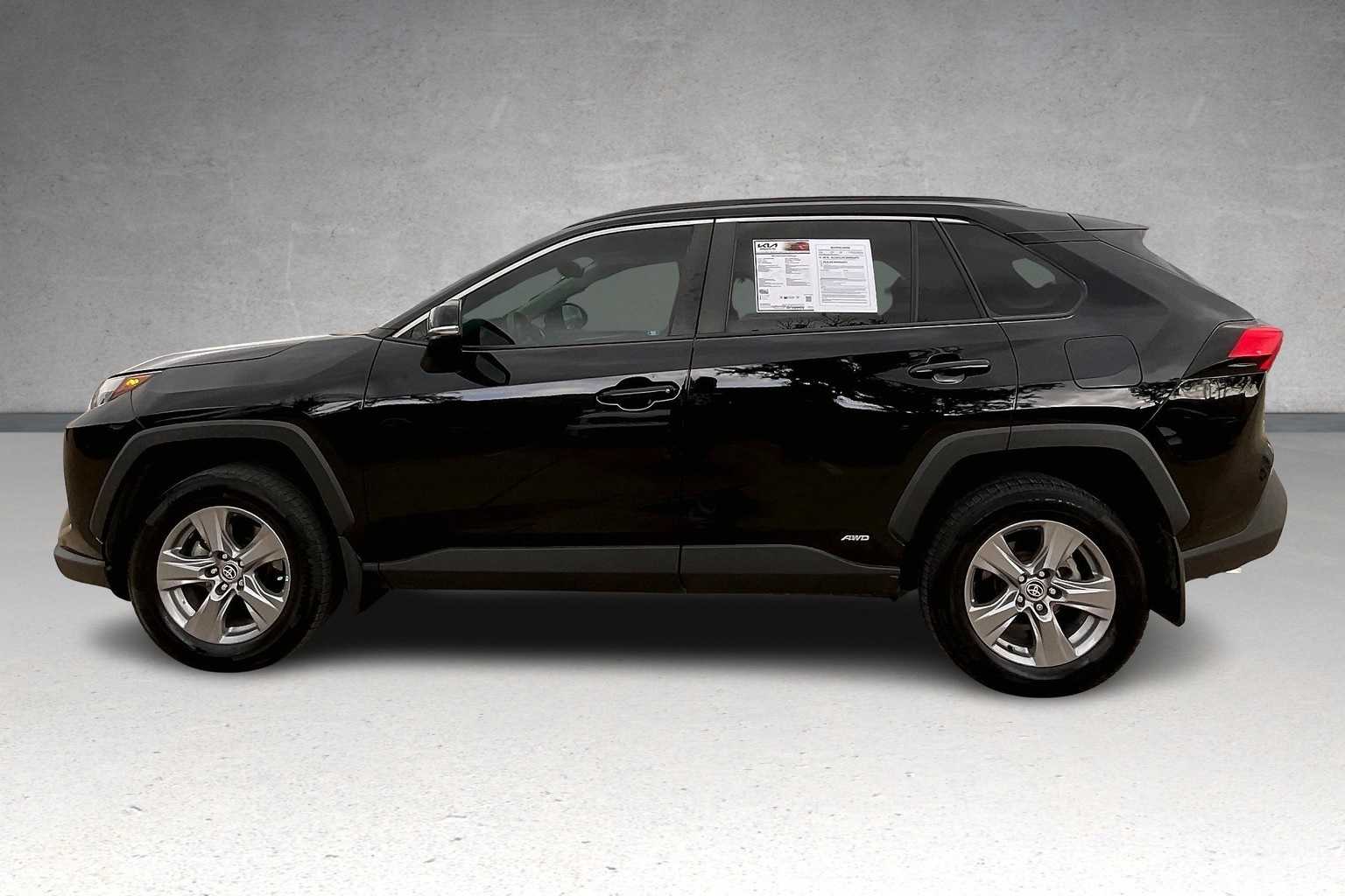 Thumbnail: 2022 Toyota RAV4 - 3