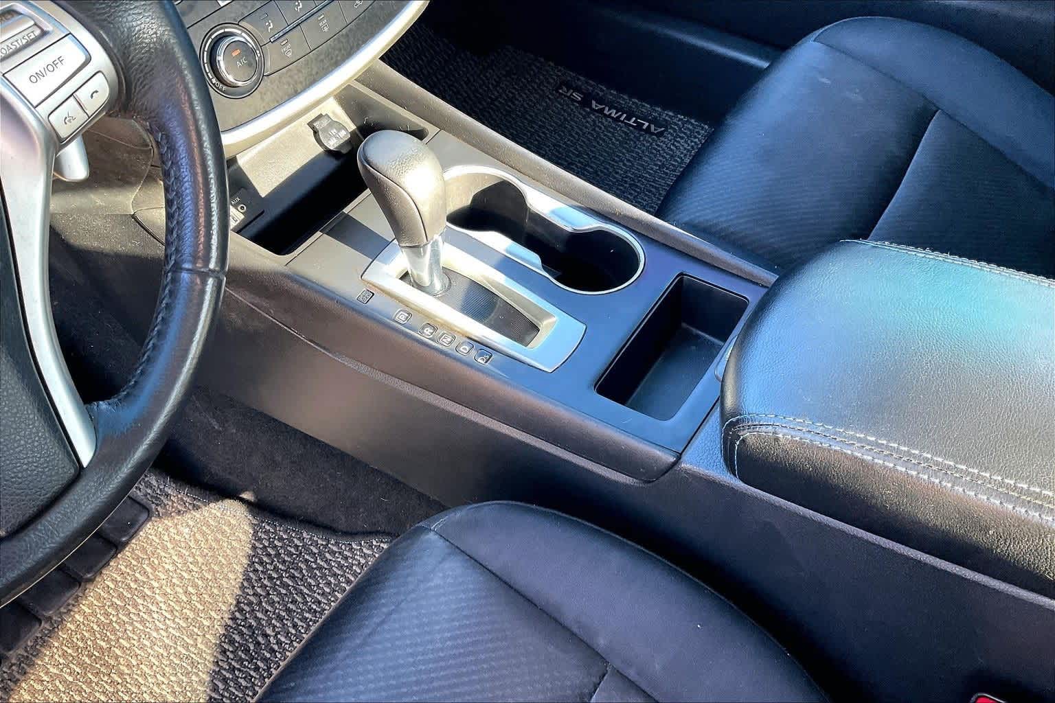 Thumbnail: 2017 Nissan Altima - 16