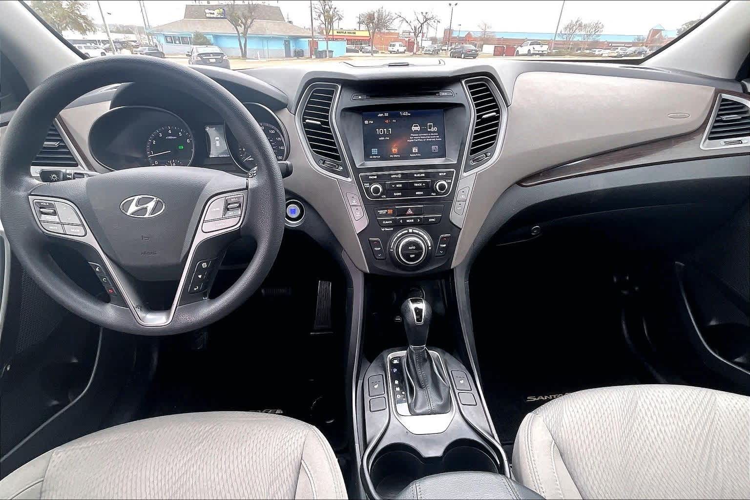 Thumbnail: 2017 Hyundai Santa Fe - 10