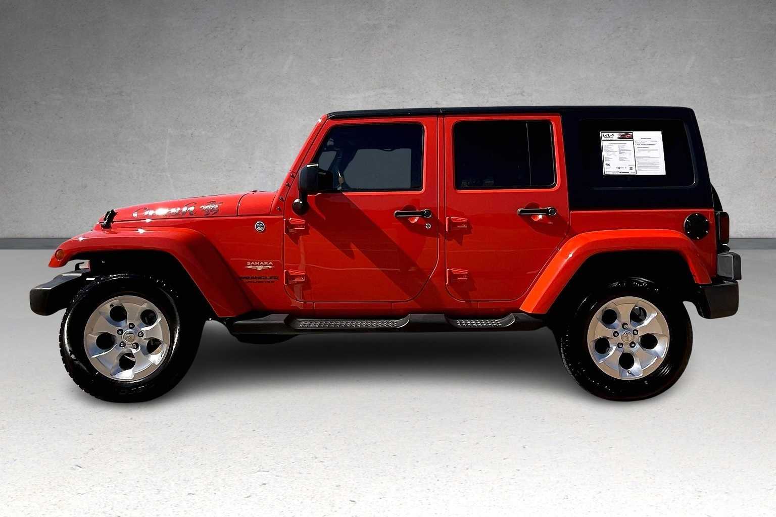 2015 Jeep Wrangler Unlimited Sahara photo 2