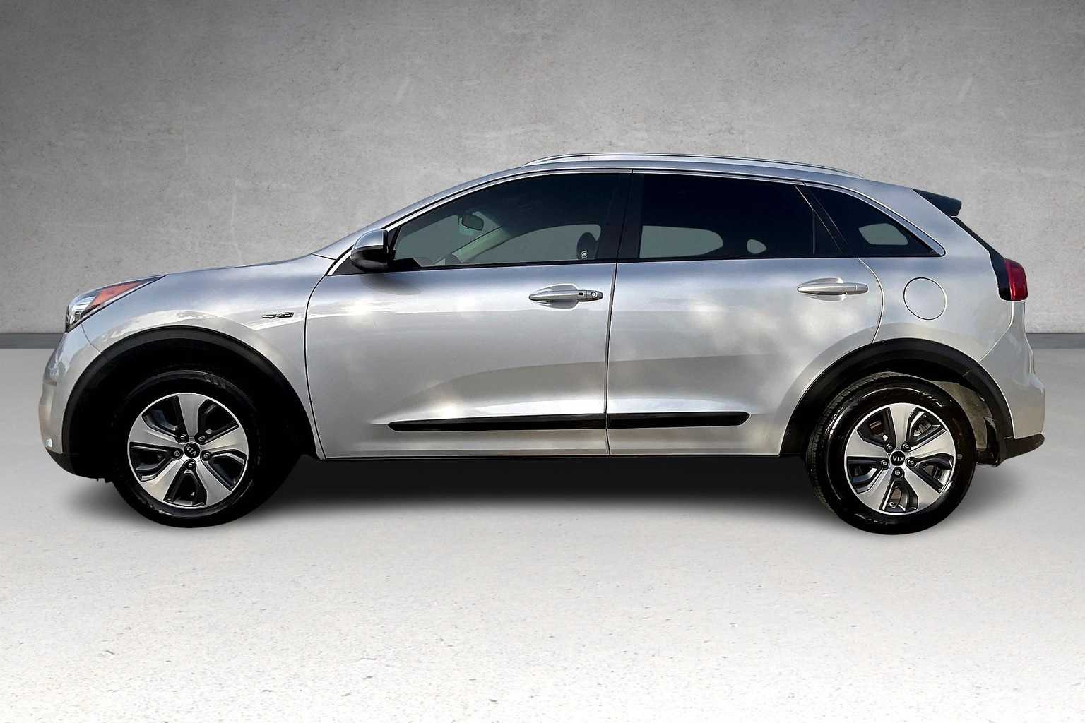 Thumbnail: 2018 Kia Niro - 3