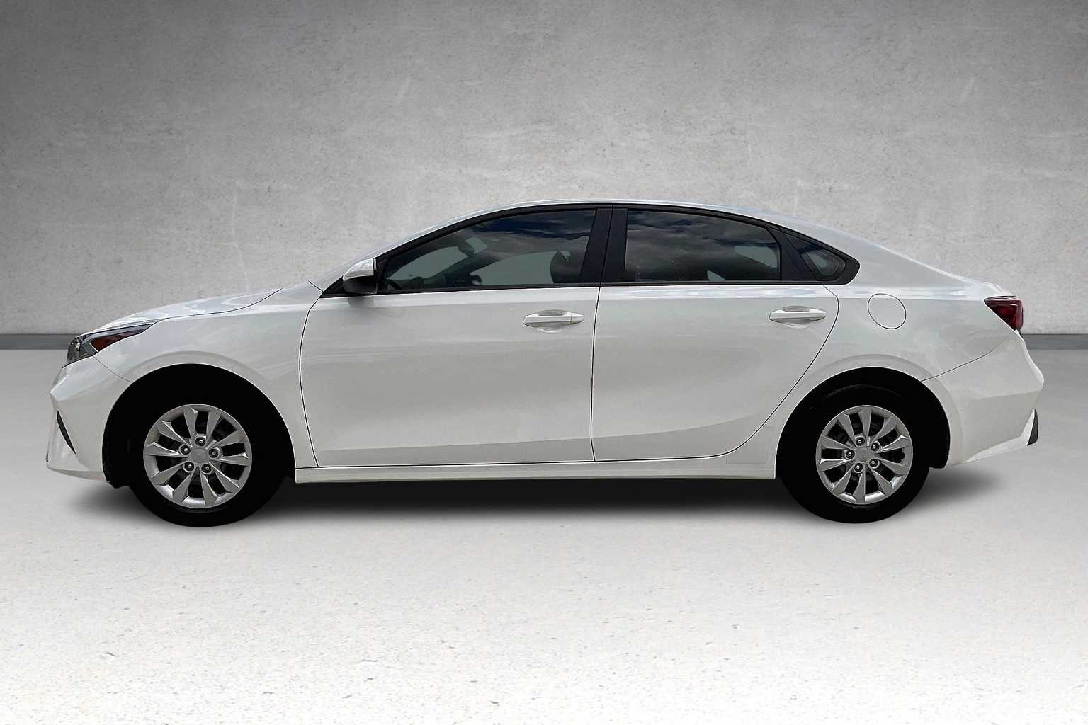 Thumbnail: 2024 Kia Forte - 3