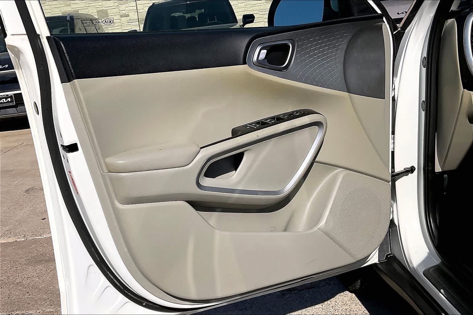 Thumbnail: 2022 Kia Soul - 25