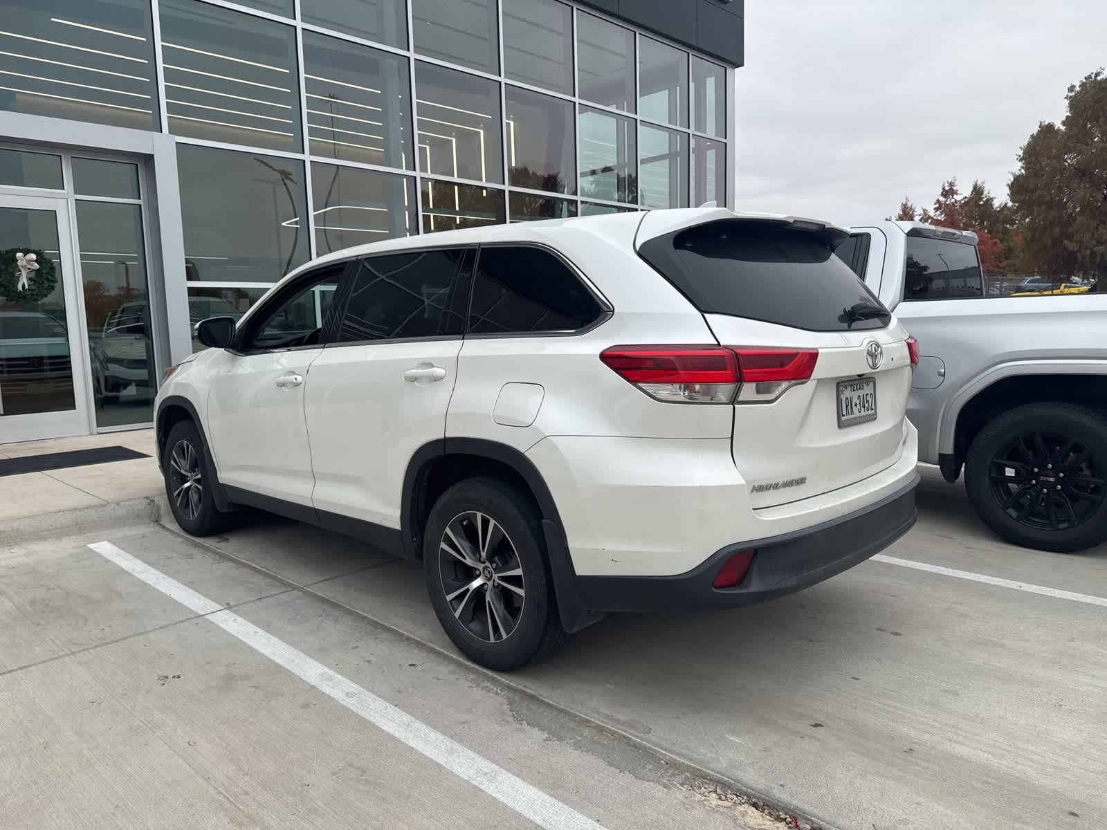 Thumbnail: 2019 Toyota Highlander - 6
