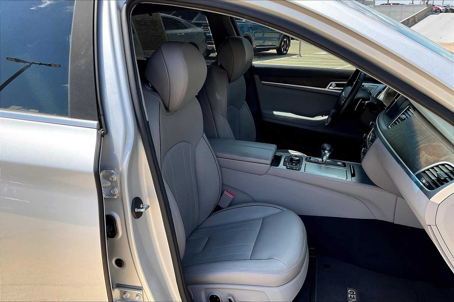 Thumbnail: 2019 Genesis G80 - 13