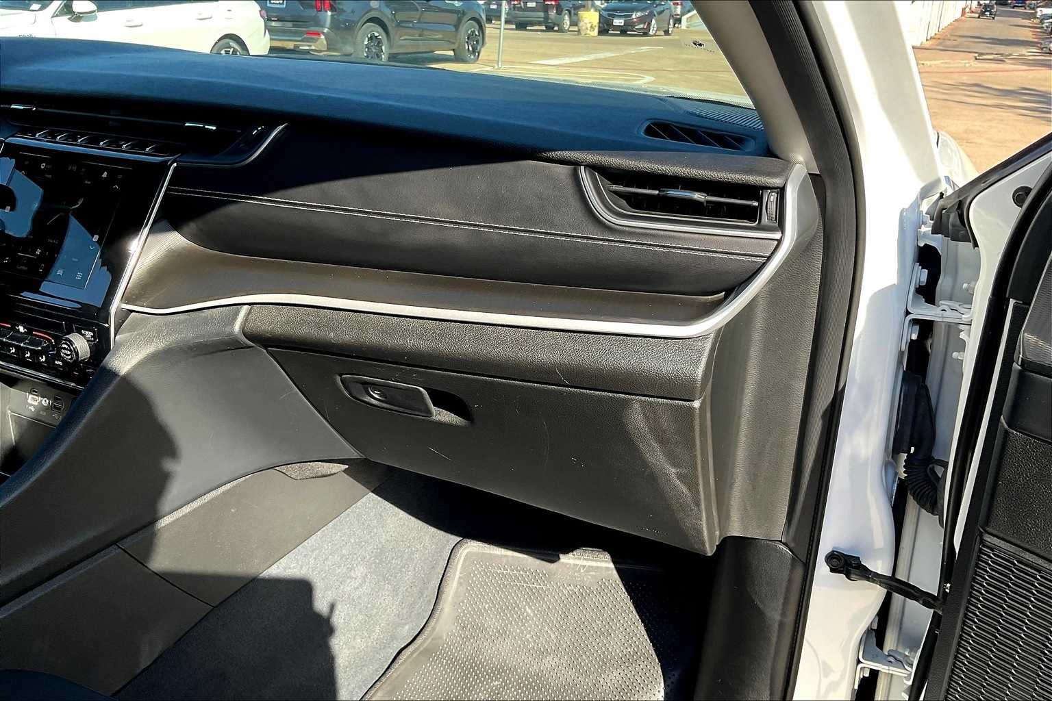 Thumbnail: 2023 Jeep Grand Cherokee - 23