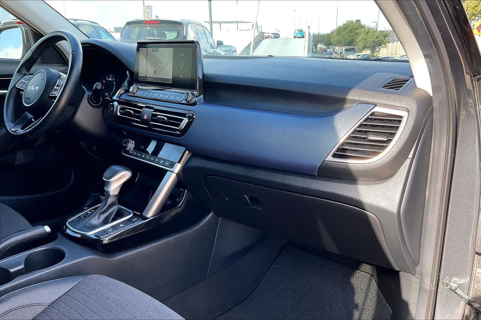 Thumbnail: 2023 Kia Seltos - 23