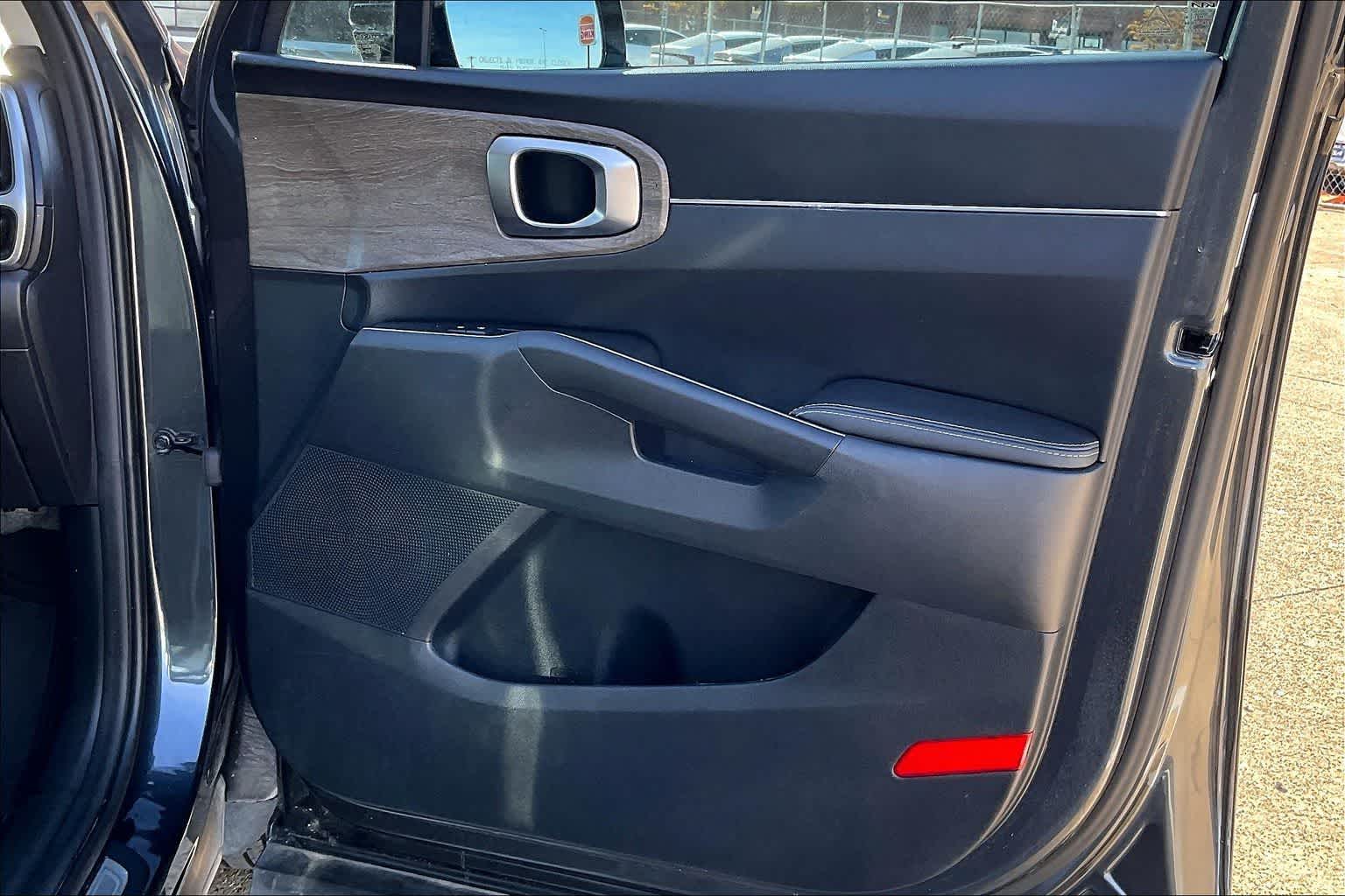 Thumbnail: 2023 Kia Sorento - 28