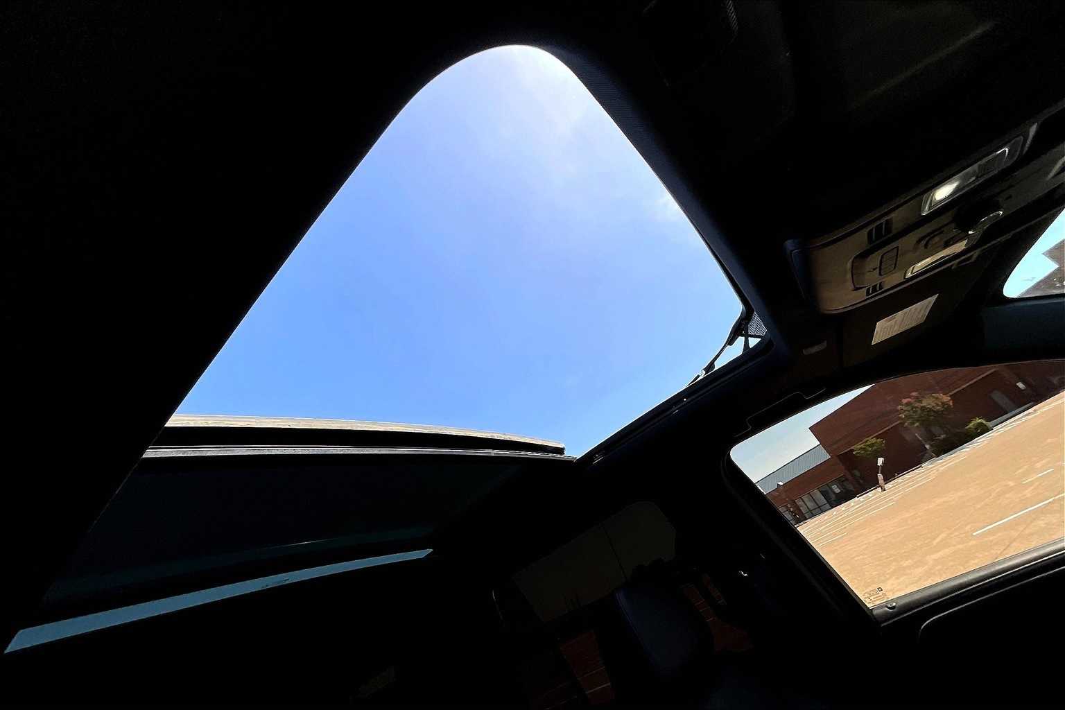 Thumbnail: 2022 Chevrolet Tahoe - 28