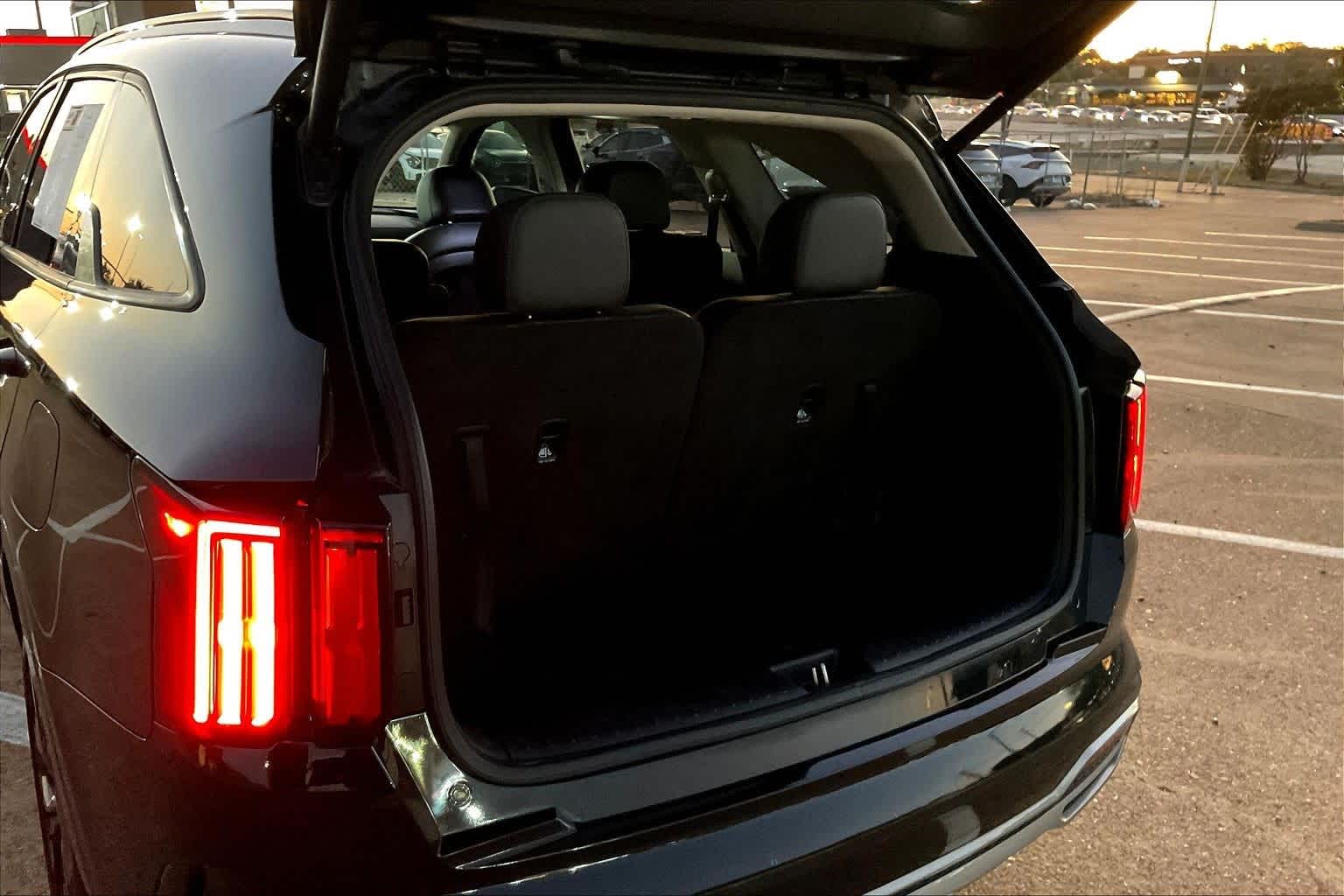 Thumbnail: 2023 Kia Sorento - 16