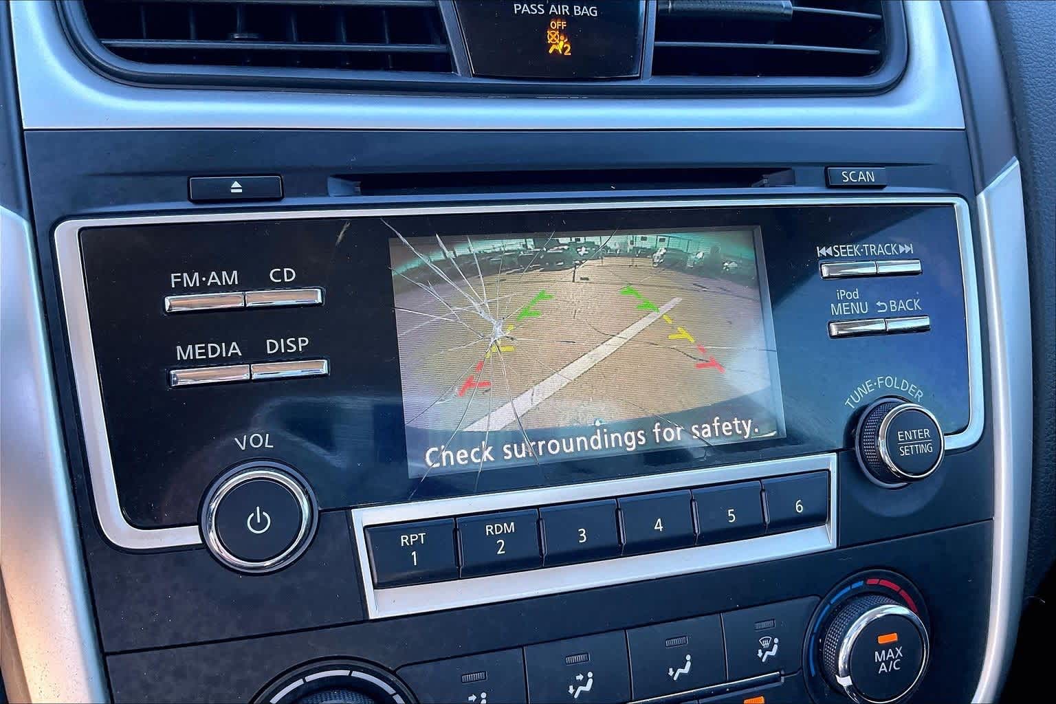 Thumbnail: 2017 Nissan Altima - 26