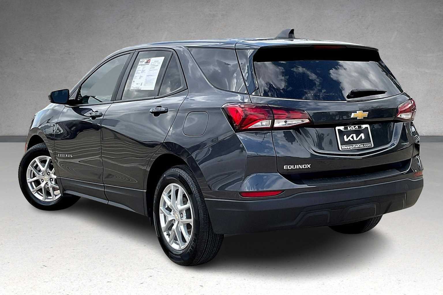 2022 Chevrolet Equinox LS photo 4