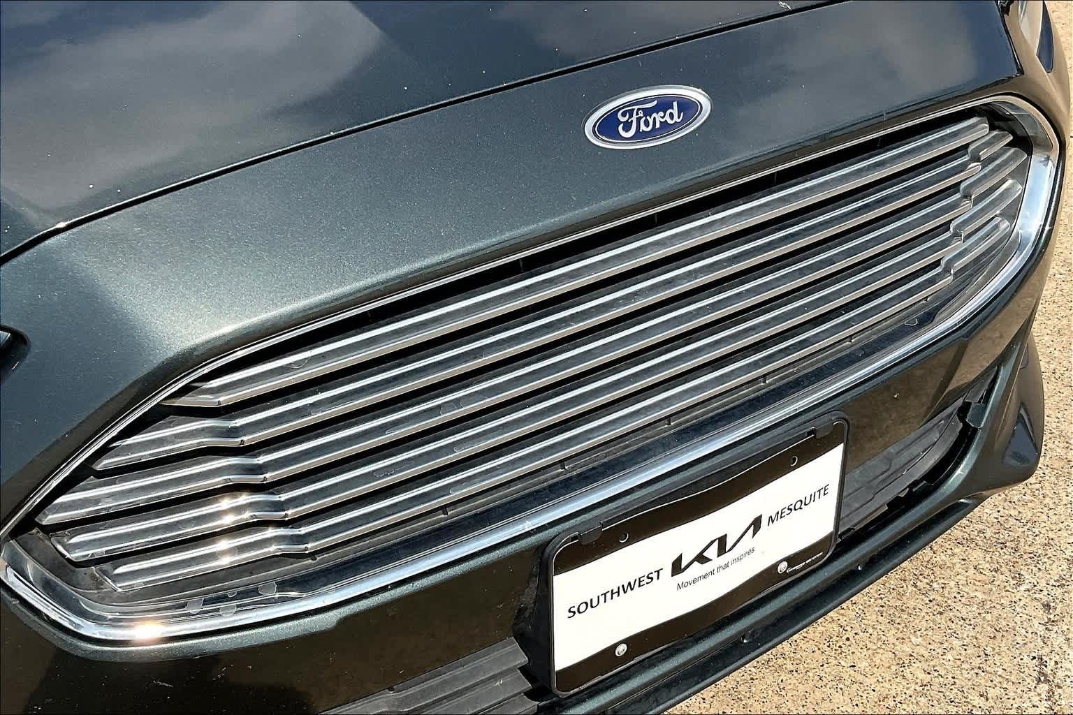 2015 Ford Fusion SE 32