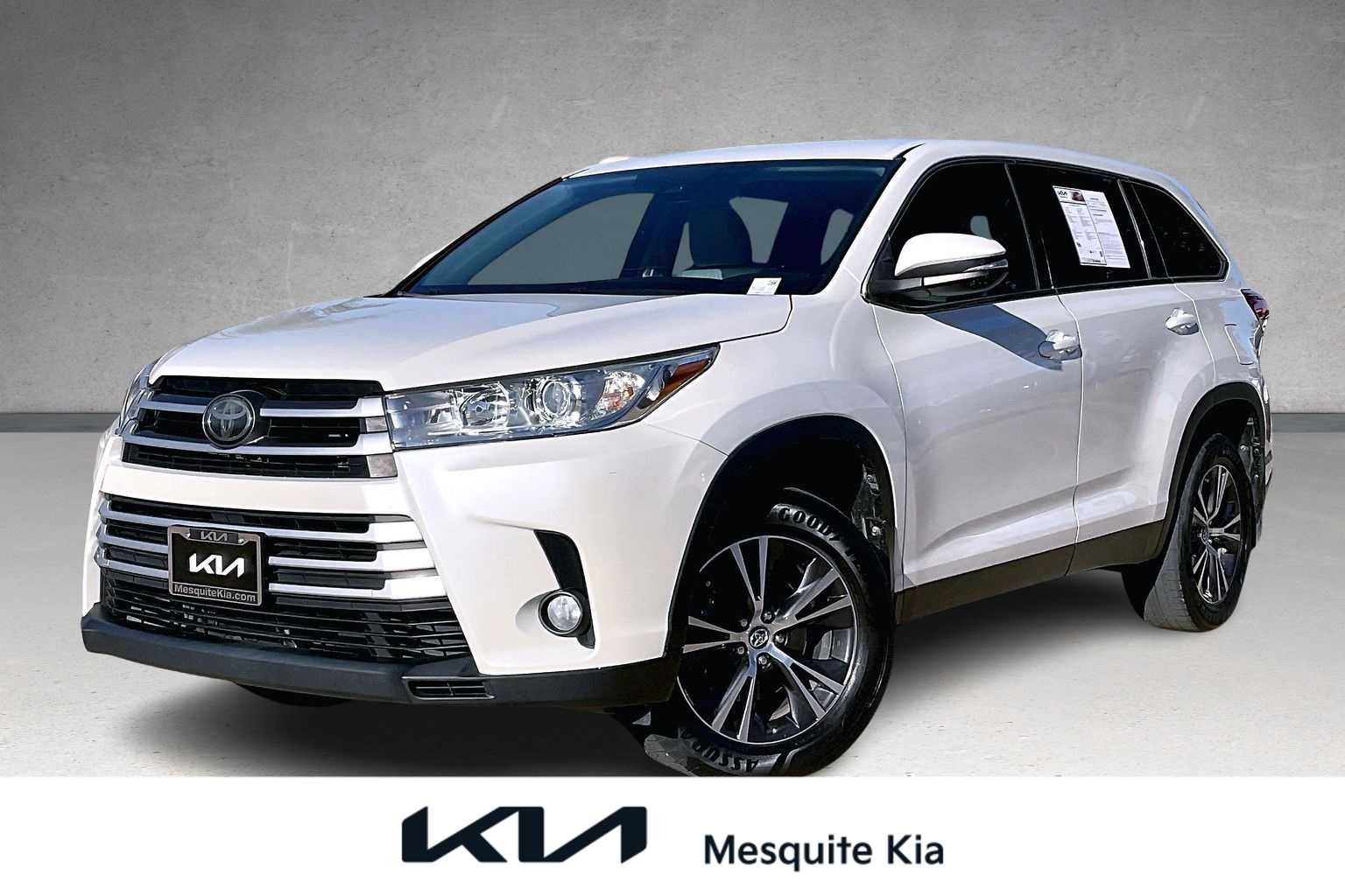 2019 Toyota Highlander LE Plus's photo