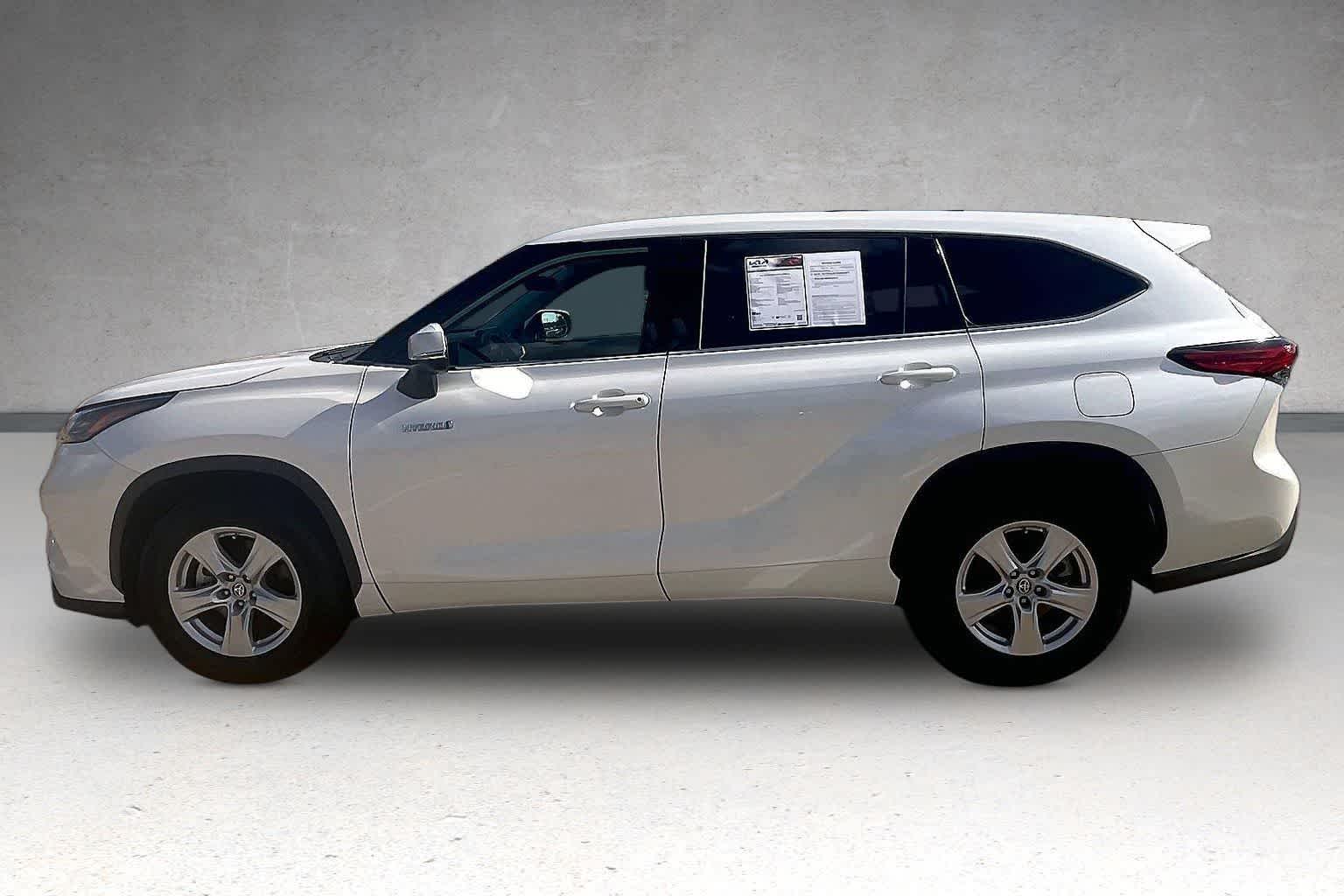 Thumbnail: 2021 Toyota Highlander - 3