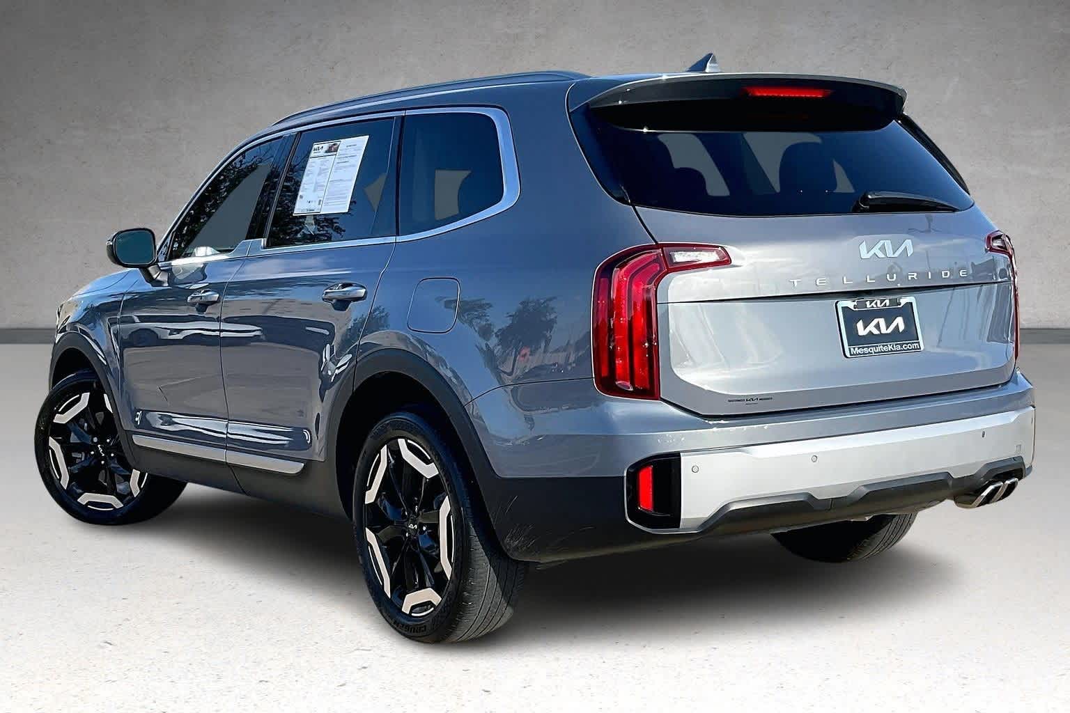 Thumbnail: 2023 Kia Telluride - 4