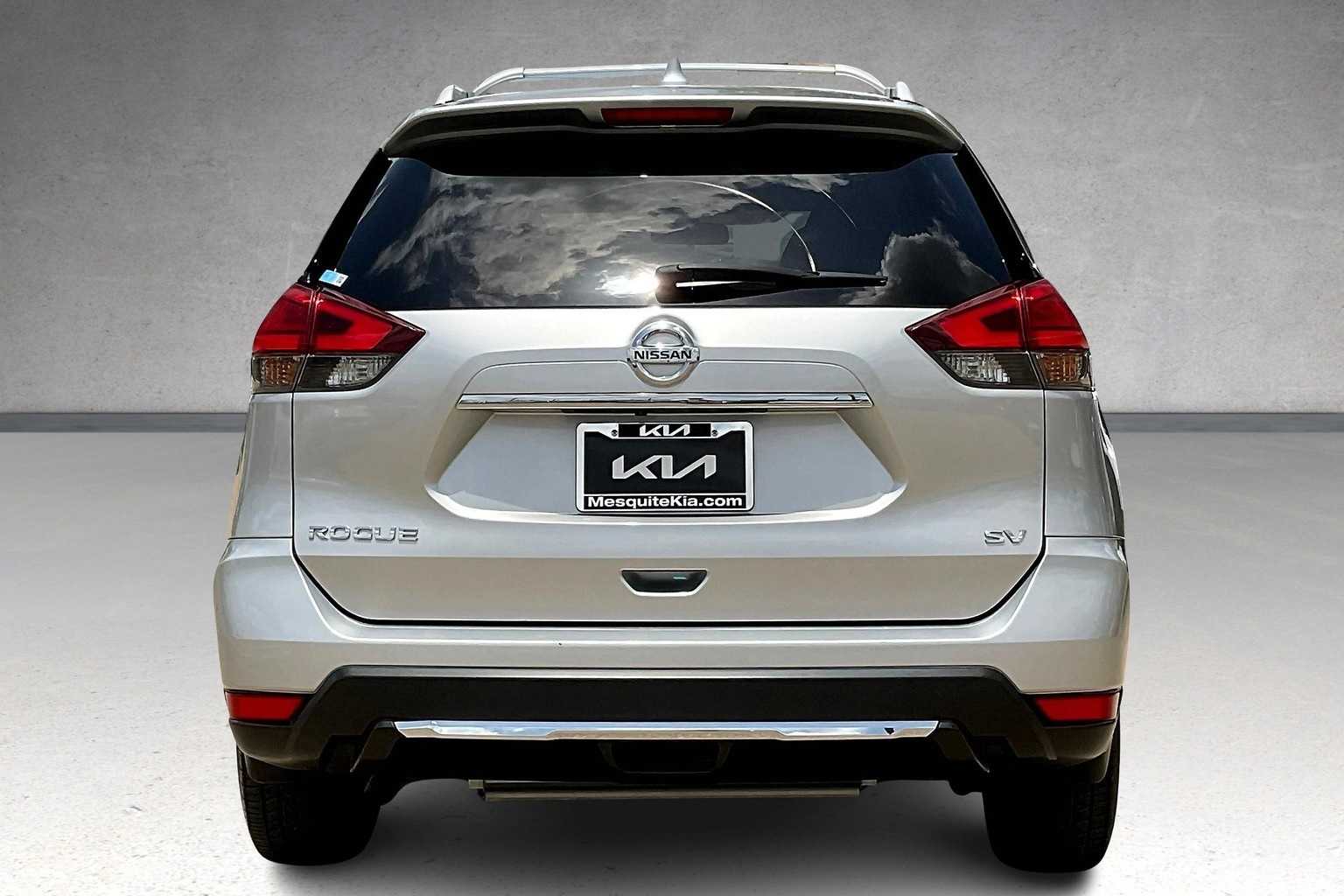 Thumbnail: 2017 Nissan Rogue - 5