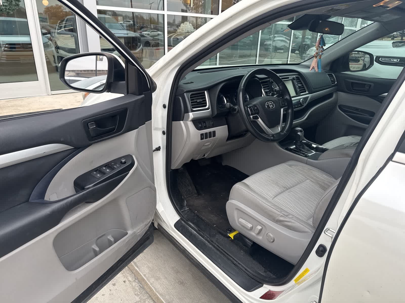 Thumbnail: 2019 Toyota Highlander - 10