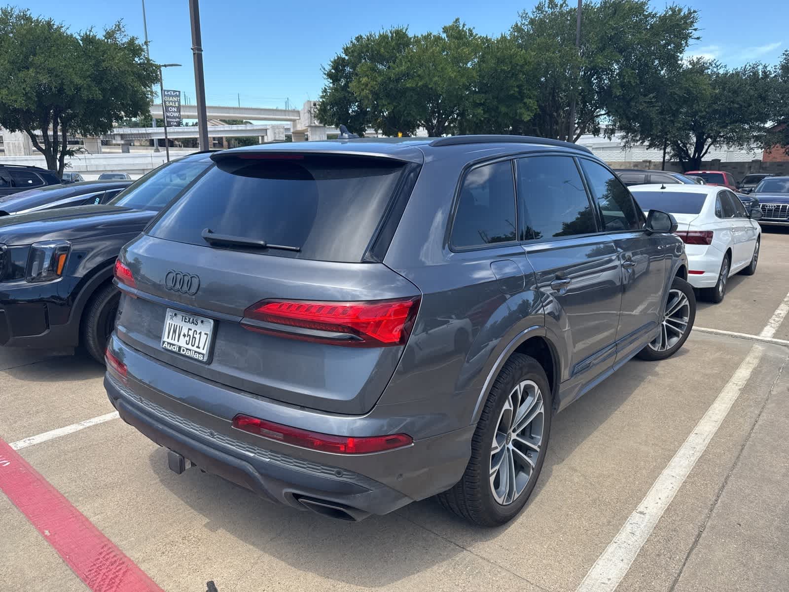 Thumbnail: 2025 Audi Q7 - 4