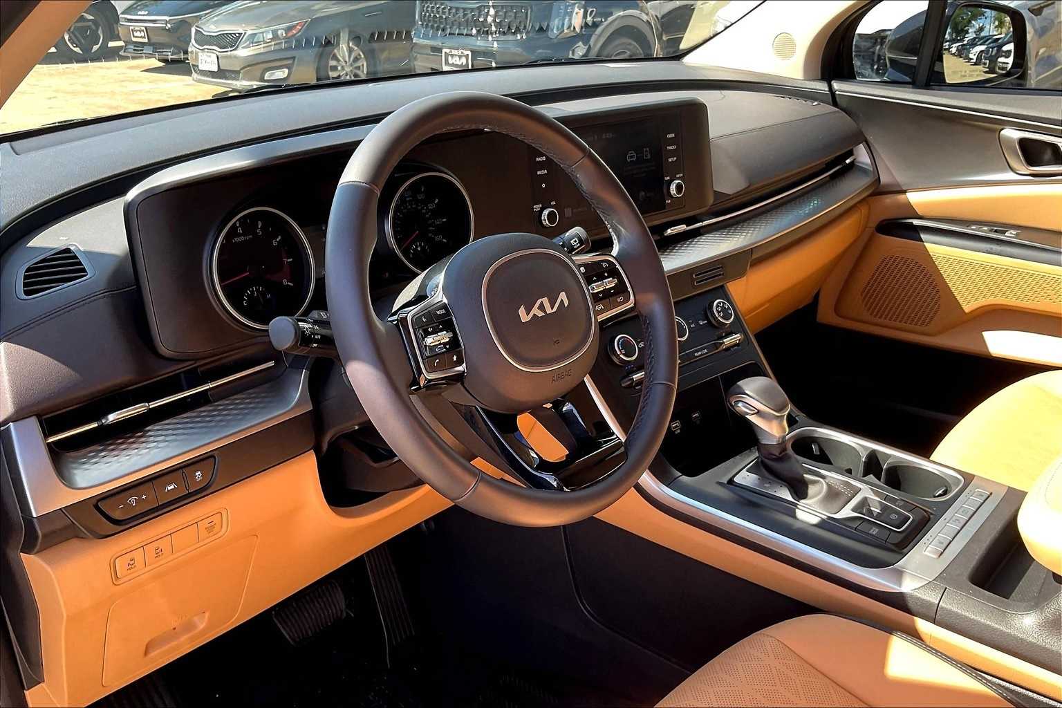 2024 Kia Carnival LX 2