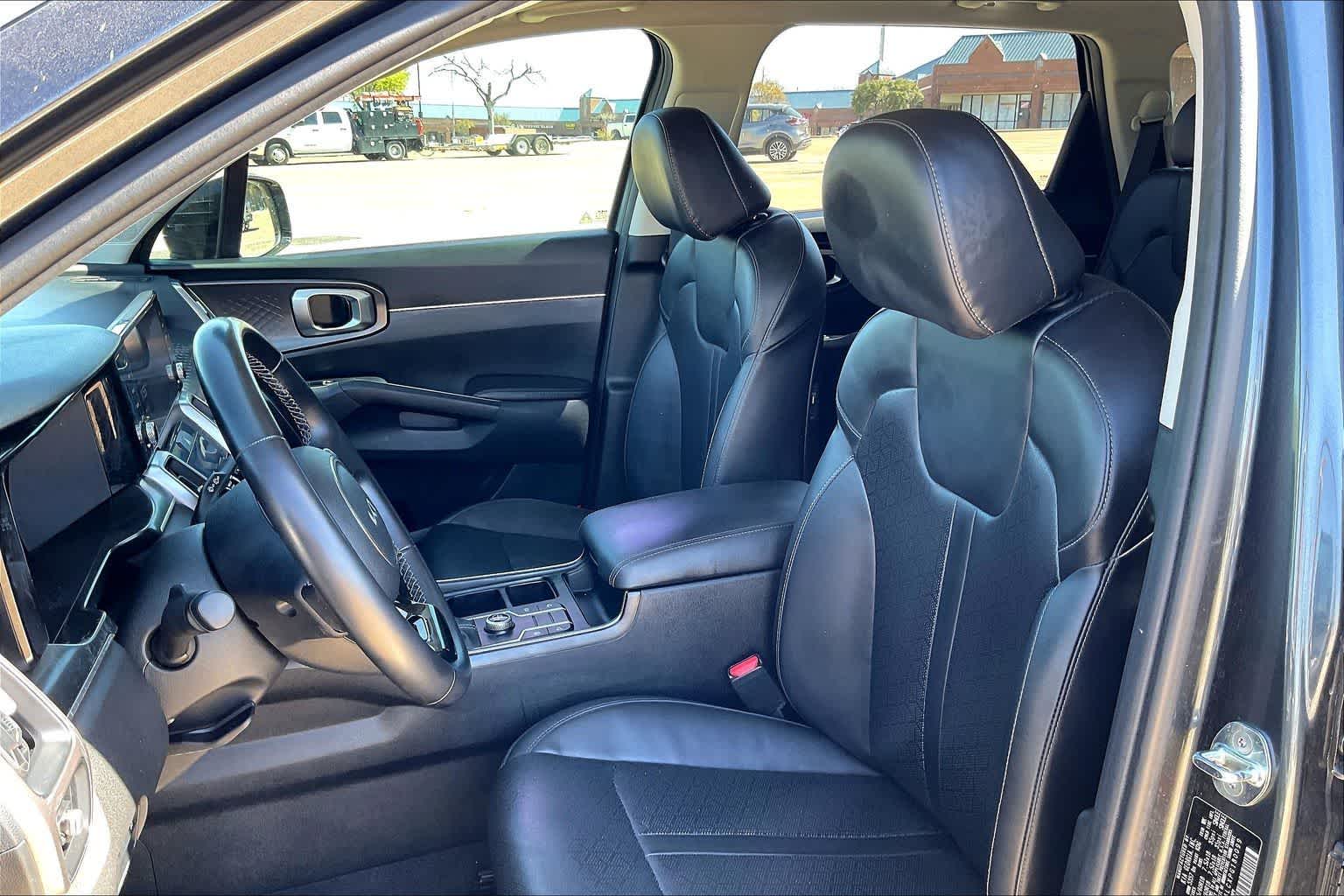 Thumbnail: 2023 Kia Sorento - 10