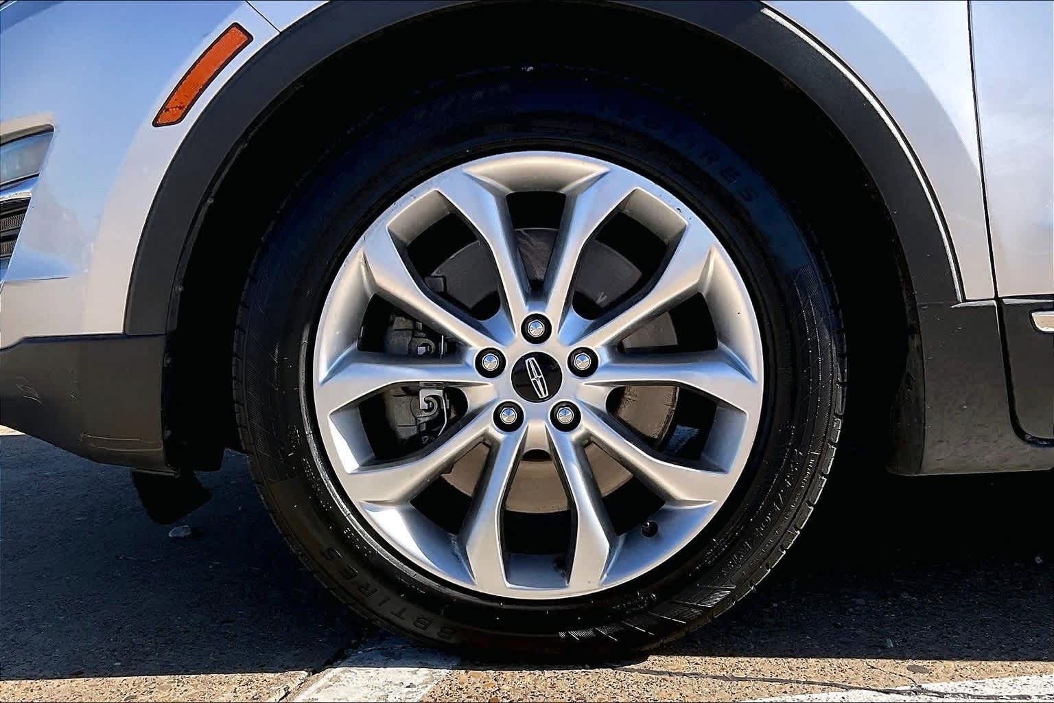 Thumbnail: 2015 Lincoln MKC - 8